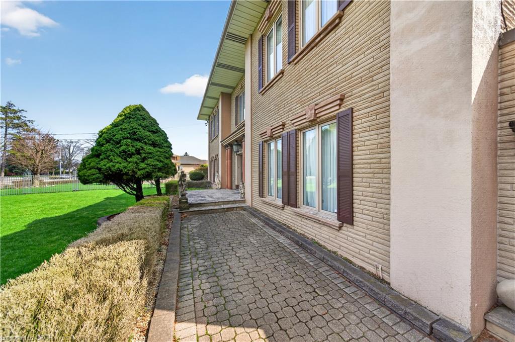 213 Stone Church Road W, Hamilton 3
