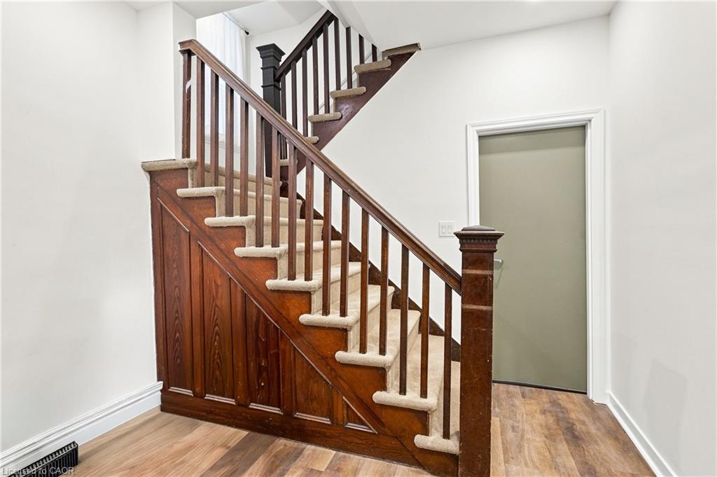 Unit 2 - 39 Garfield Avenue S, Hamilton 5
