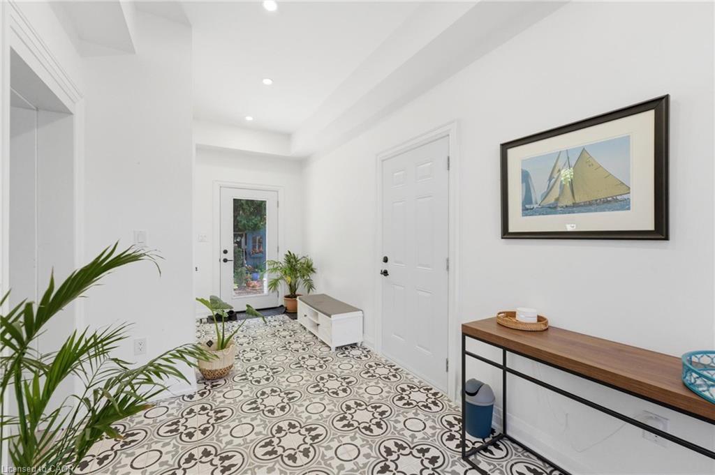 Unit UPPER - 82 Cumming Court, Ancaster 4