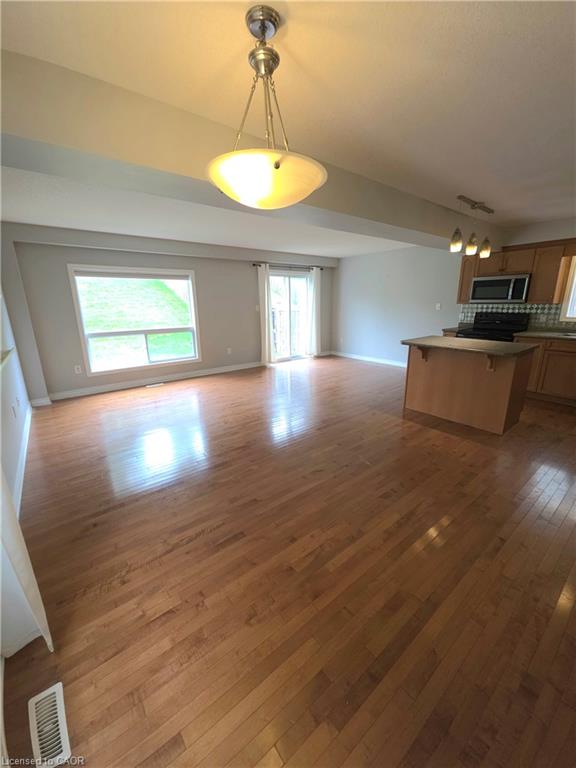 998 Mapleridge Street, London 3