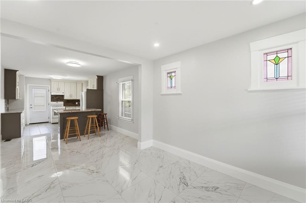 26 Connaught Avenue N, Hamilton 5