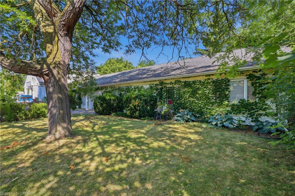 356 Thompson Road, London 4
