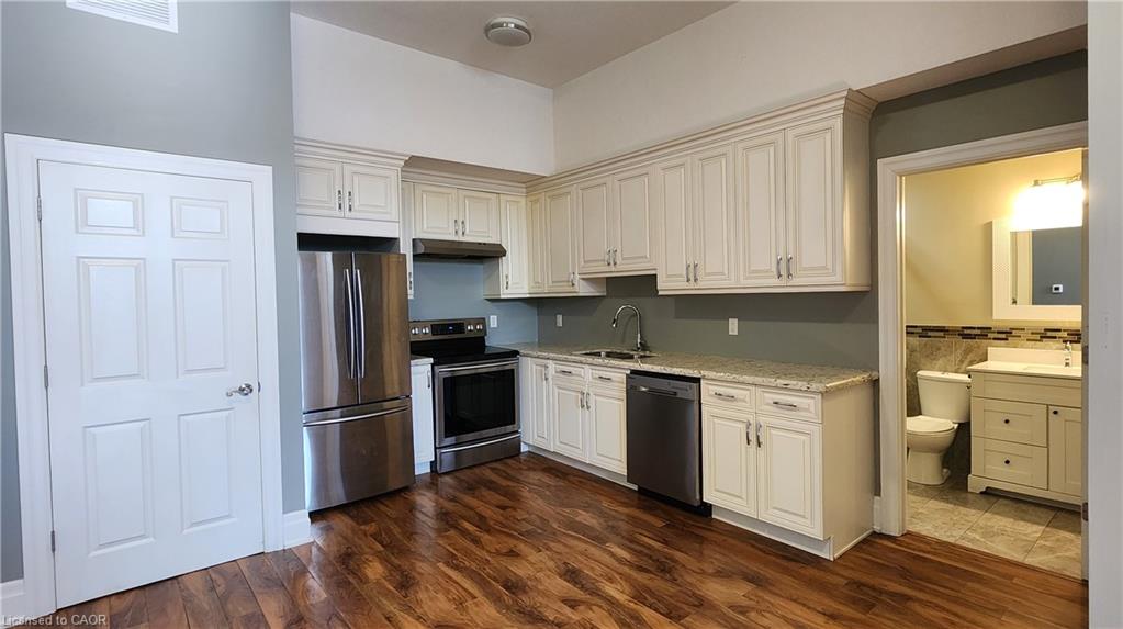 Unit 204 - 757 King Street E, Cambridge 4