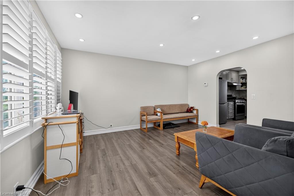 Unit Right Side - 685717 Hwy 2, Woodstock 3