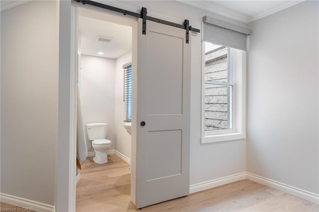 Unit upper - 345 Macnab Street N, Hamilton 4