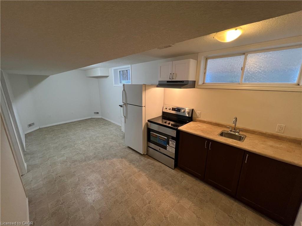 Unit LOWER - 14 Iron Gate Street, Kitchener 3
