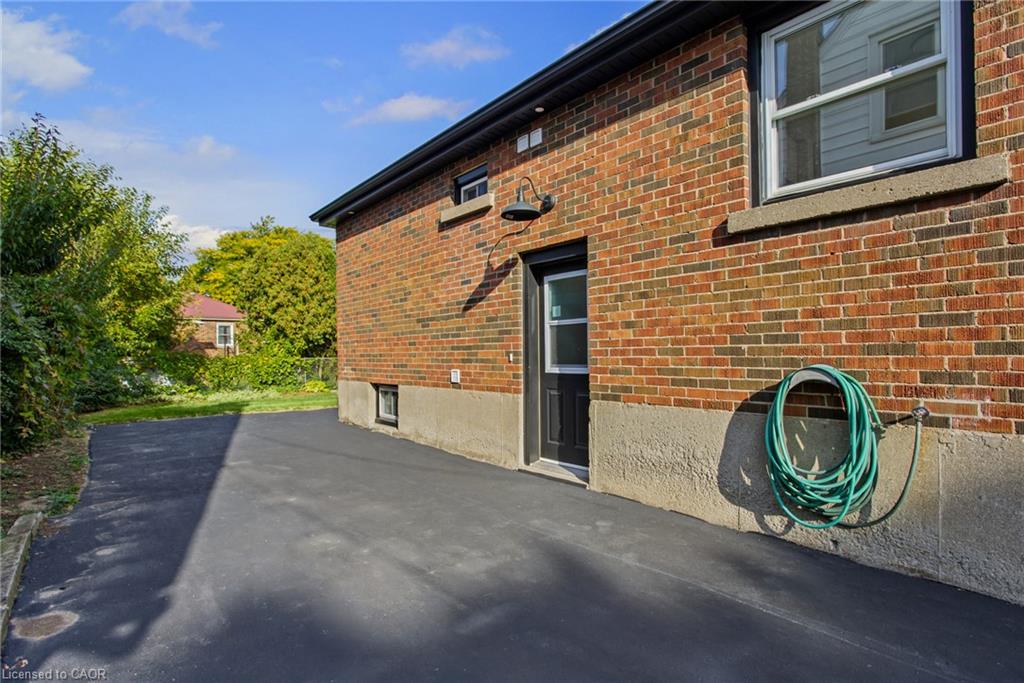 Unit Lower - 156 East 36th Street, Hamilton 3