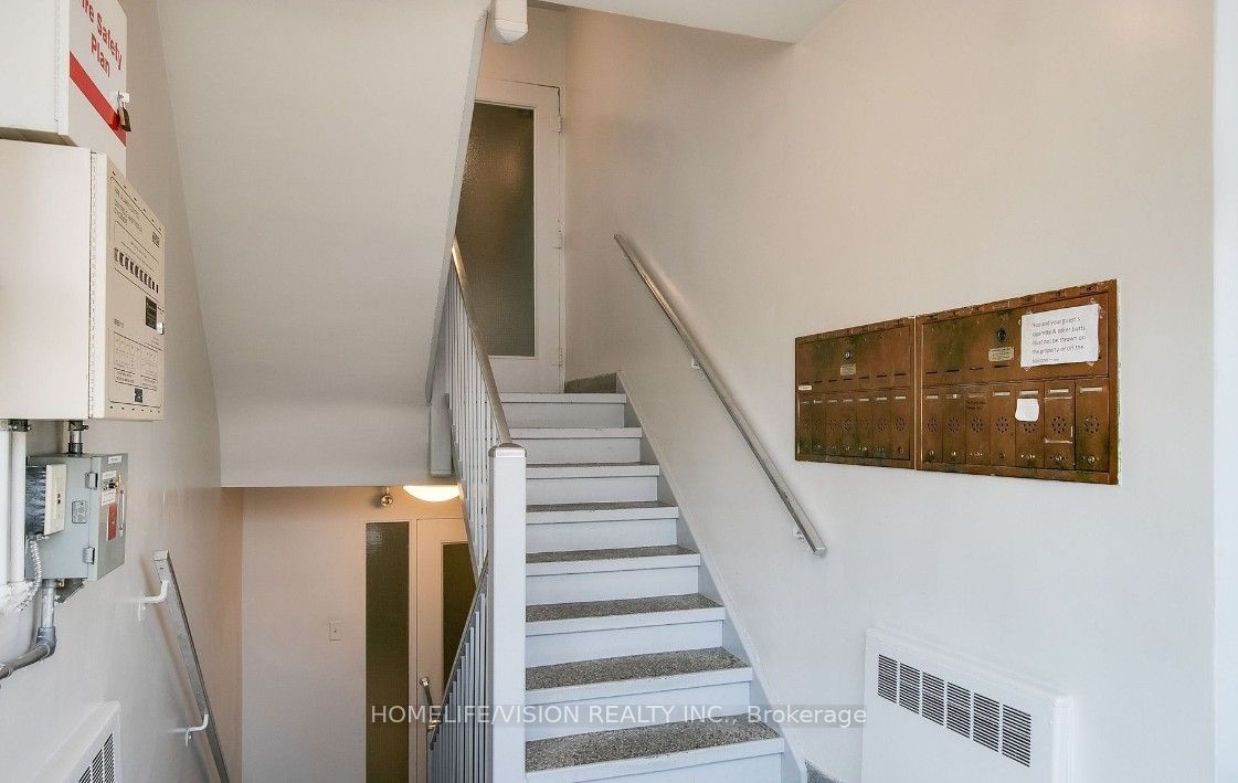 Unit 12 - 18 Kenrae Road, Toronto 4