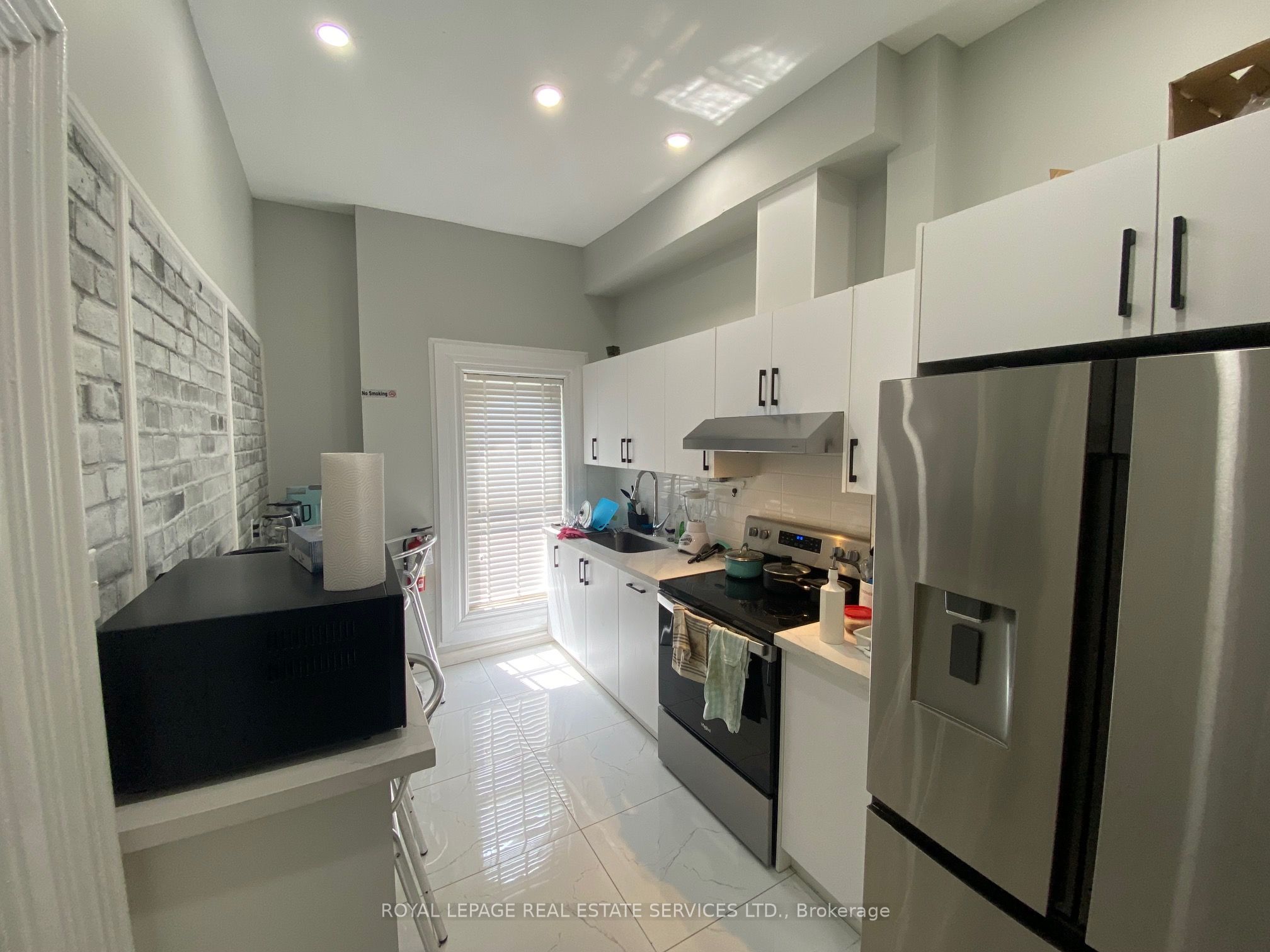 Unit 203 - 206 Carlton Street, Toronto 4