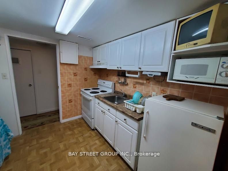 Unit Lower - 73 Regatta Crescent, North York 5
