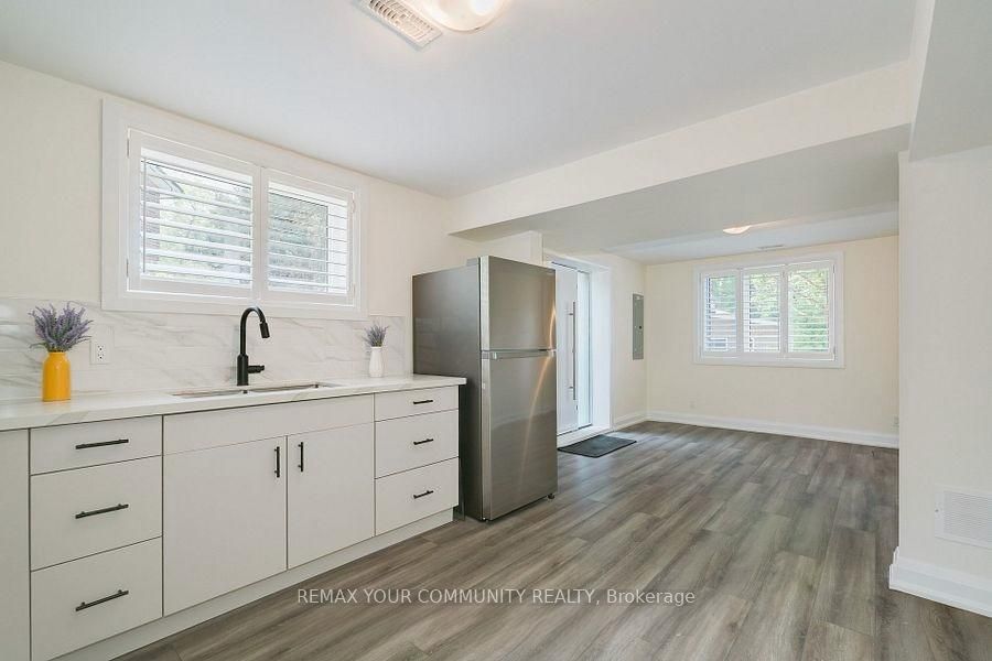Unit Walk-out lower level - 188 Sweeney Drive, North York 5