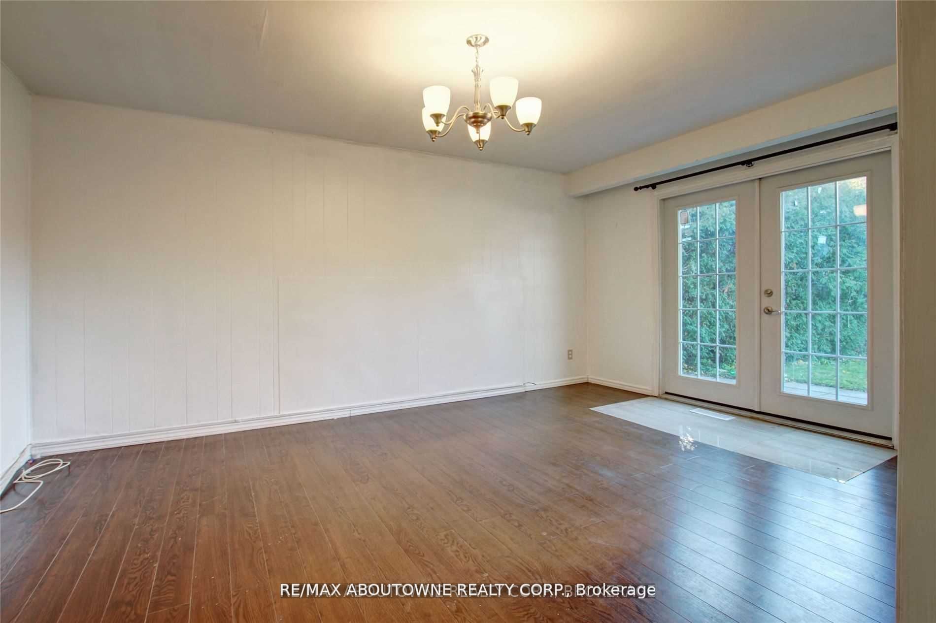 Unit Lower - 14 Angus Drive, North York 5