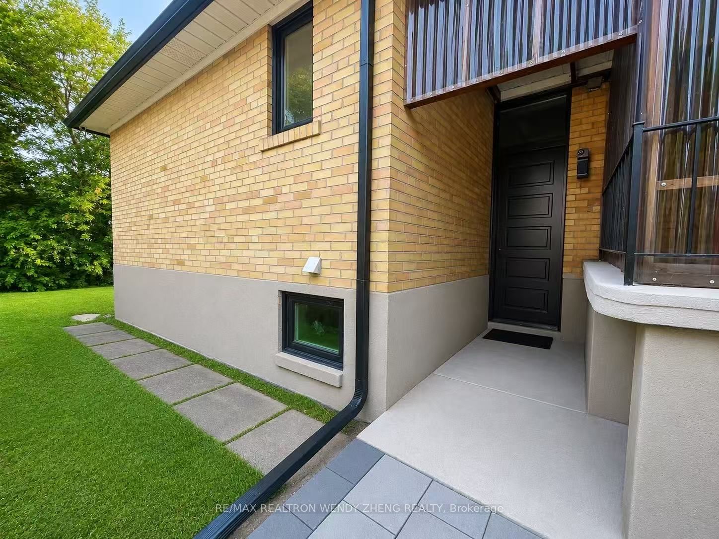 Unit Lower - 284 Wilmington Avenue, North York 2