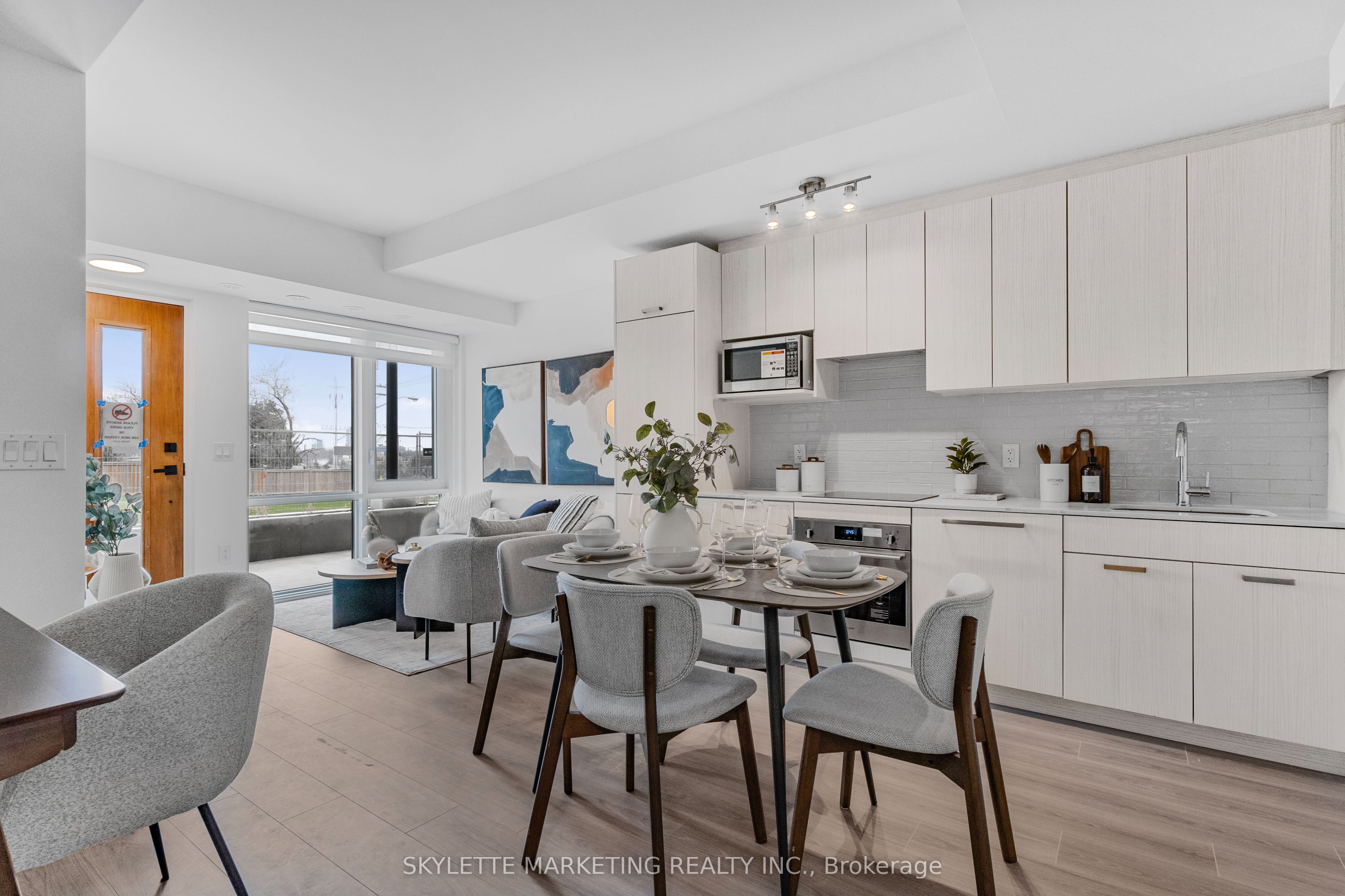 Unit 13 - 75 Curlew Drive, North York 4