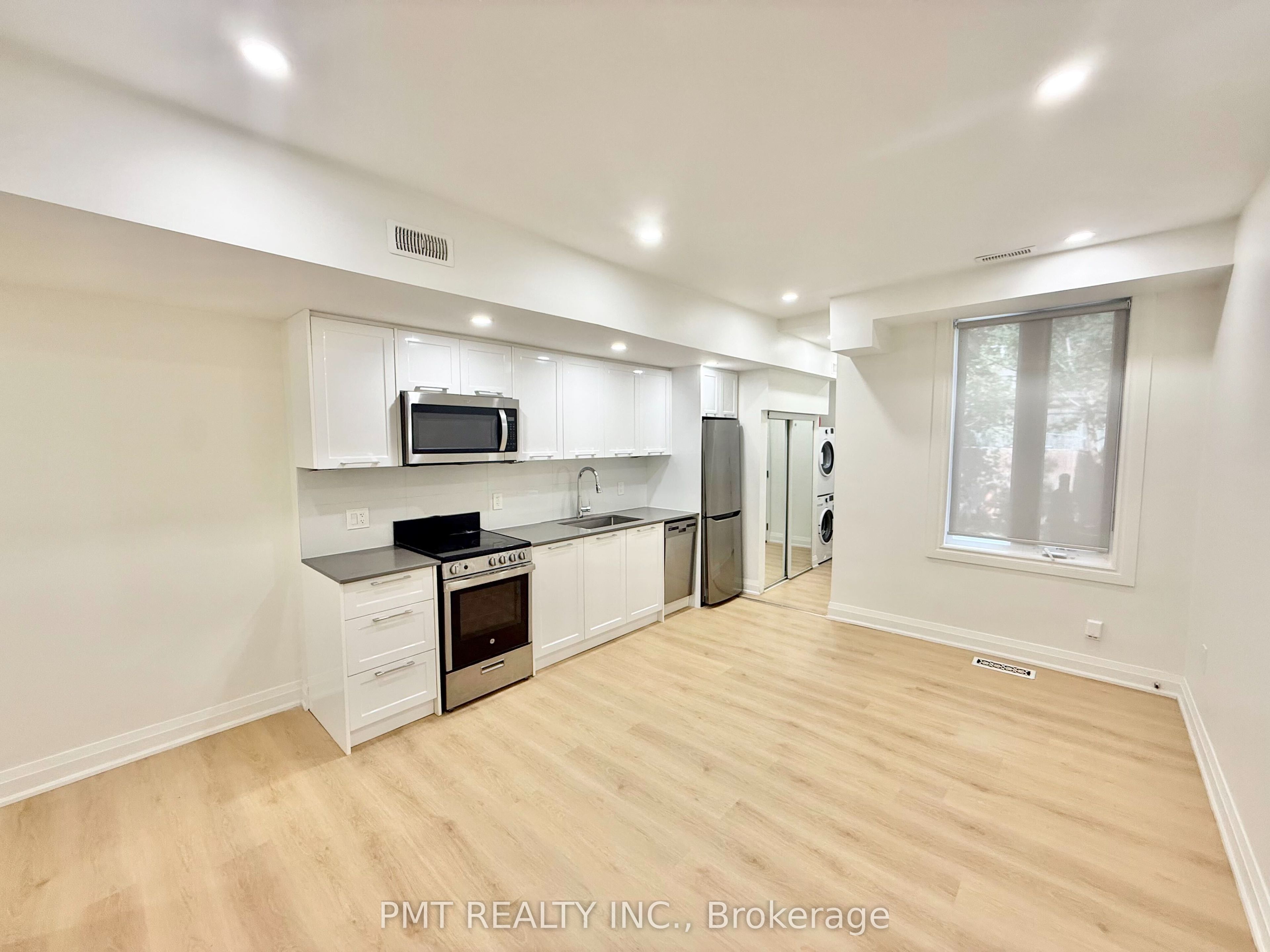 Unit Main - 8 Rusholme Park Crescent, Toronto 3