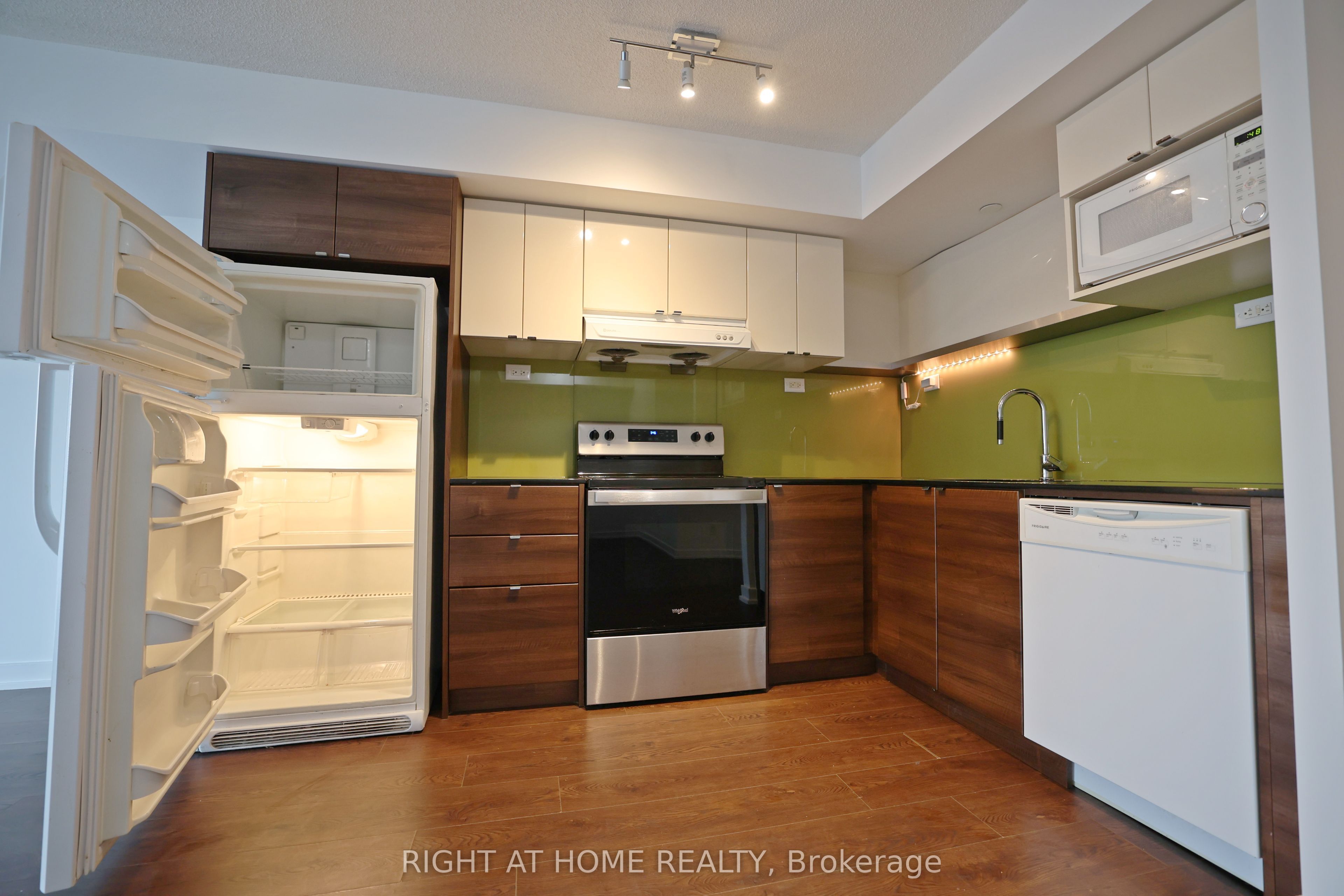 Unit 308 - 72 esther shiner Boulevard, North York 5
