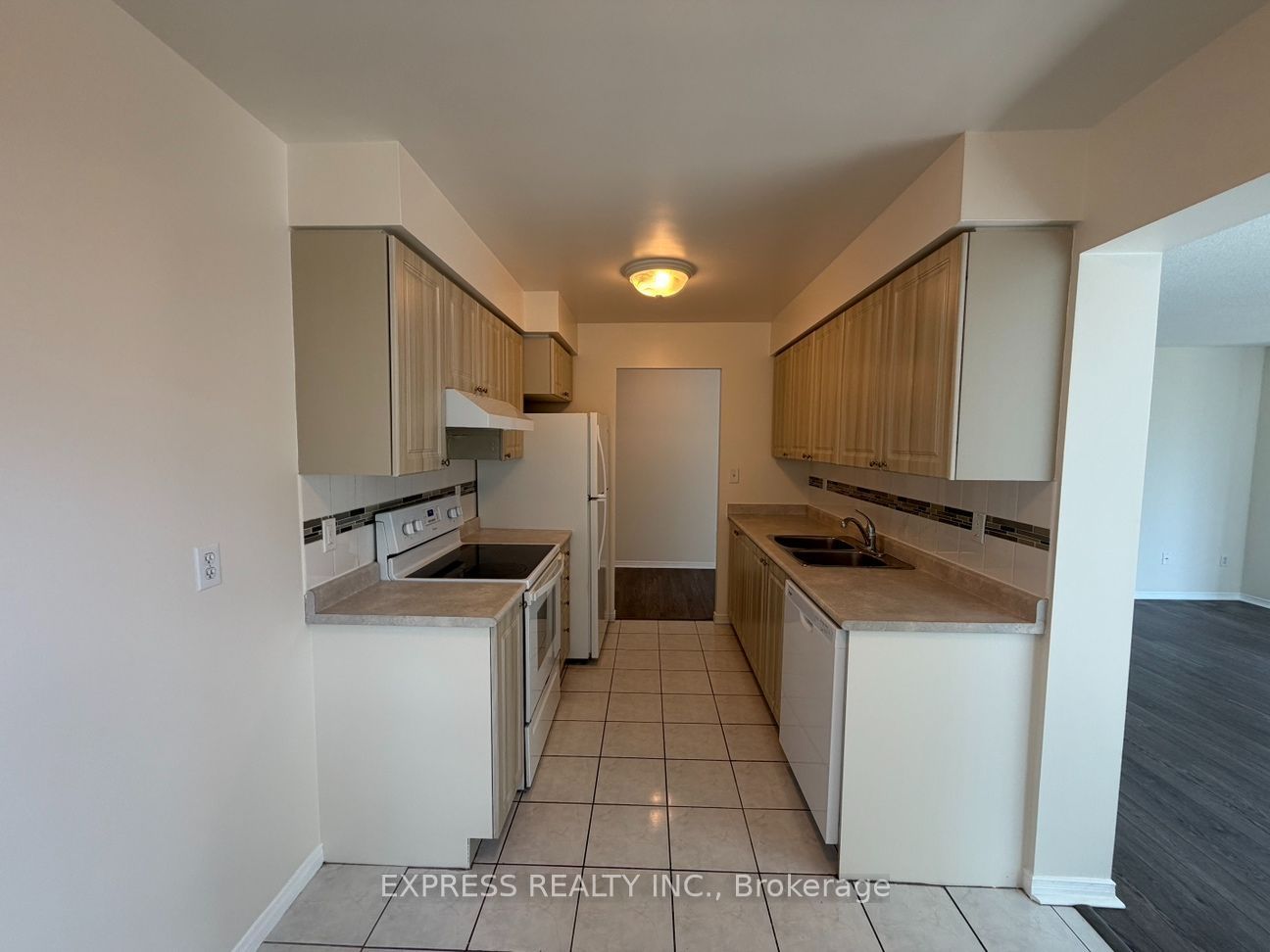 Unit 715 - 39 Pemberton Avenue, North York 3