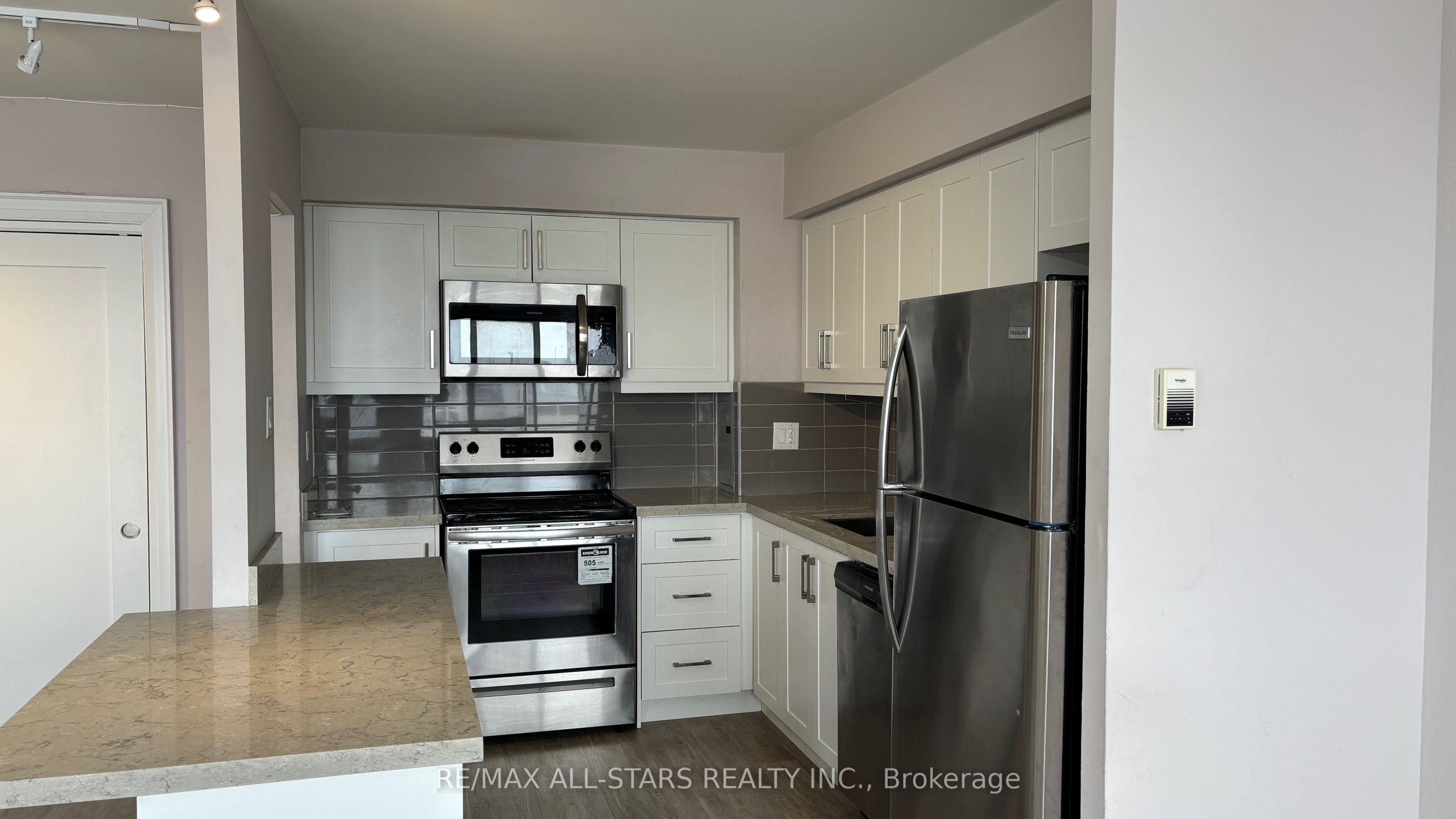 Unit 1906 - 10 Sunny Glenway, Toronto 5