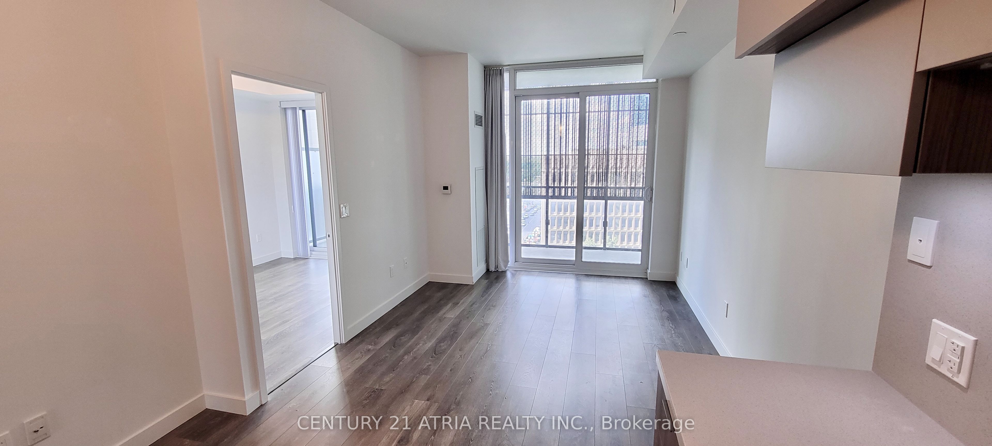 Unit 806 - 8 Eglinton Avenue E, Toronto 4