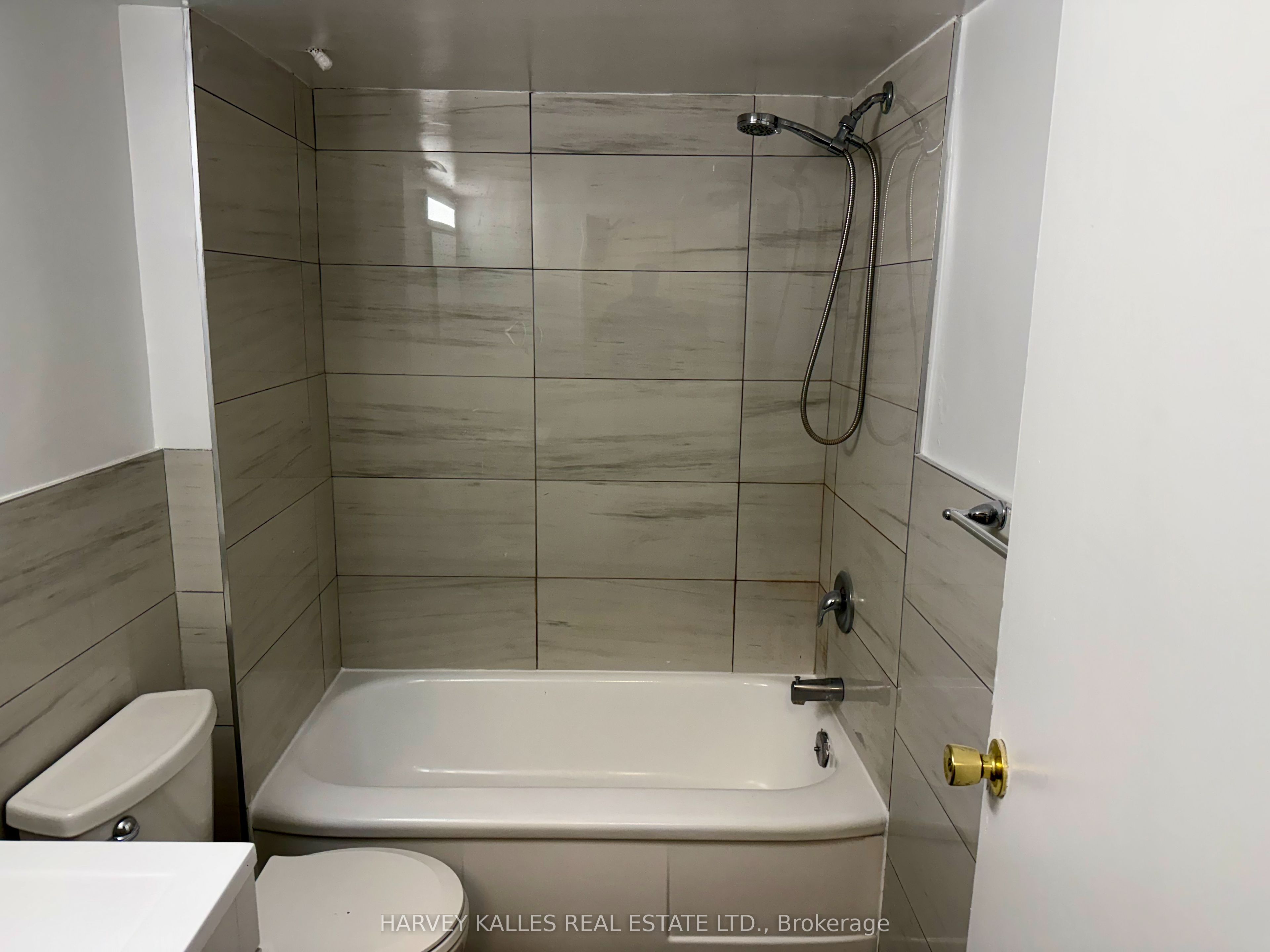 Unit B1 - 1582 Bathurst Street, Toronto 4