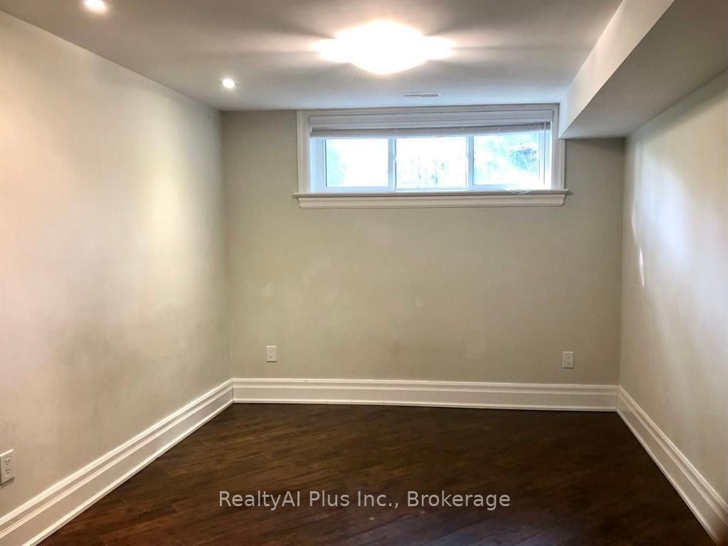 Unit Lower - 32 Hopperton Drive, North York 3