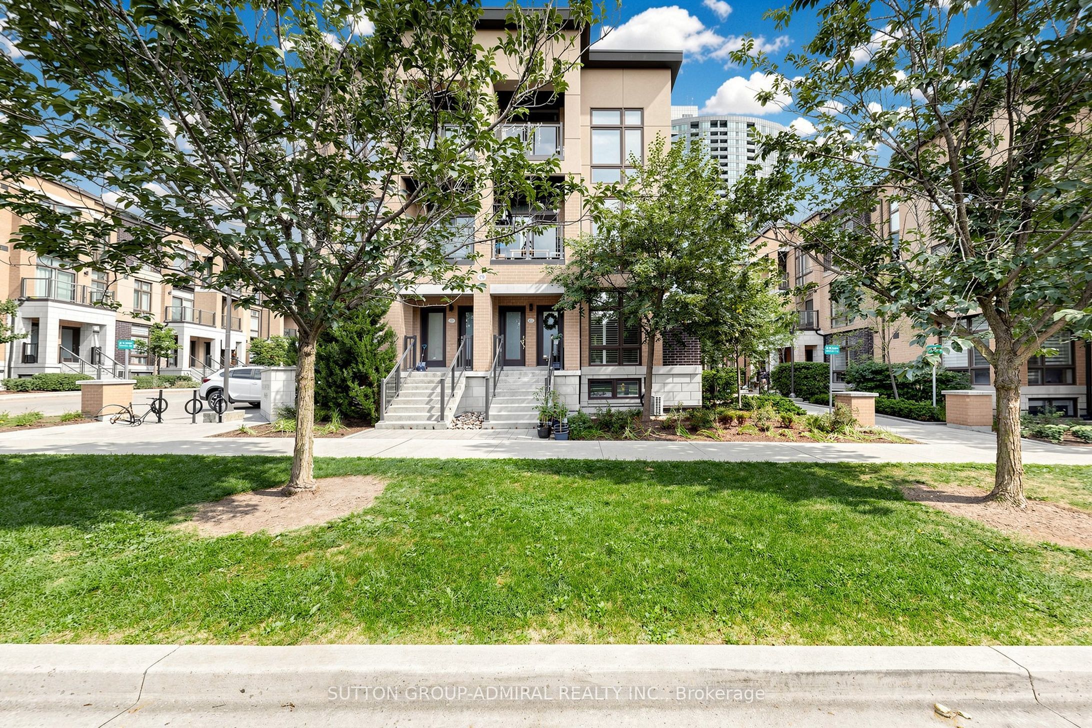 Unit 41 - 19 Eldora Avenue, North York 3