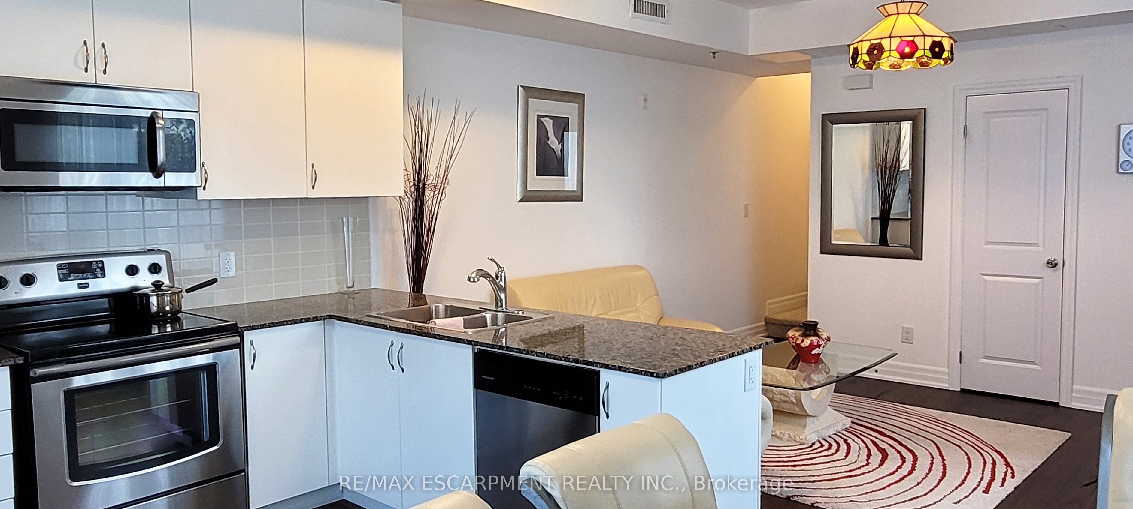 Unit 204 - 736 Sheppard Avenue W, North York 4