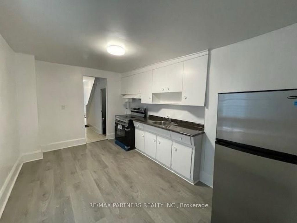 7 Henry Street, Toronto 5