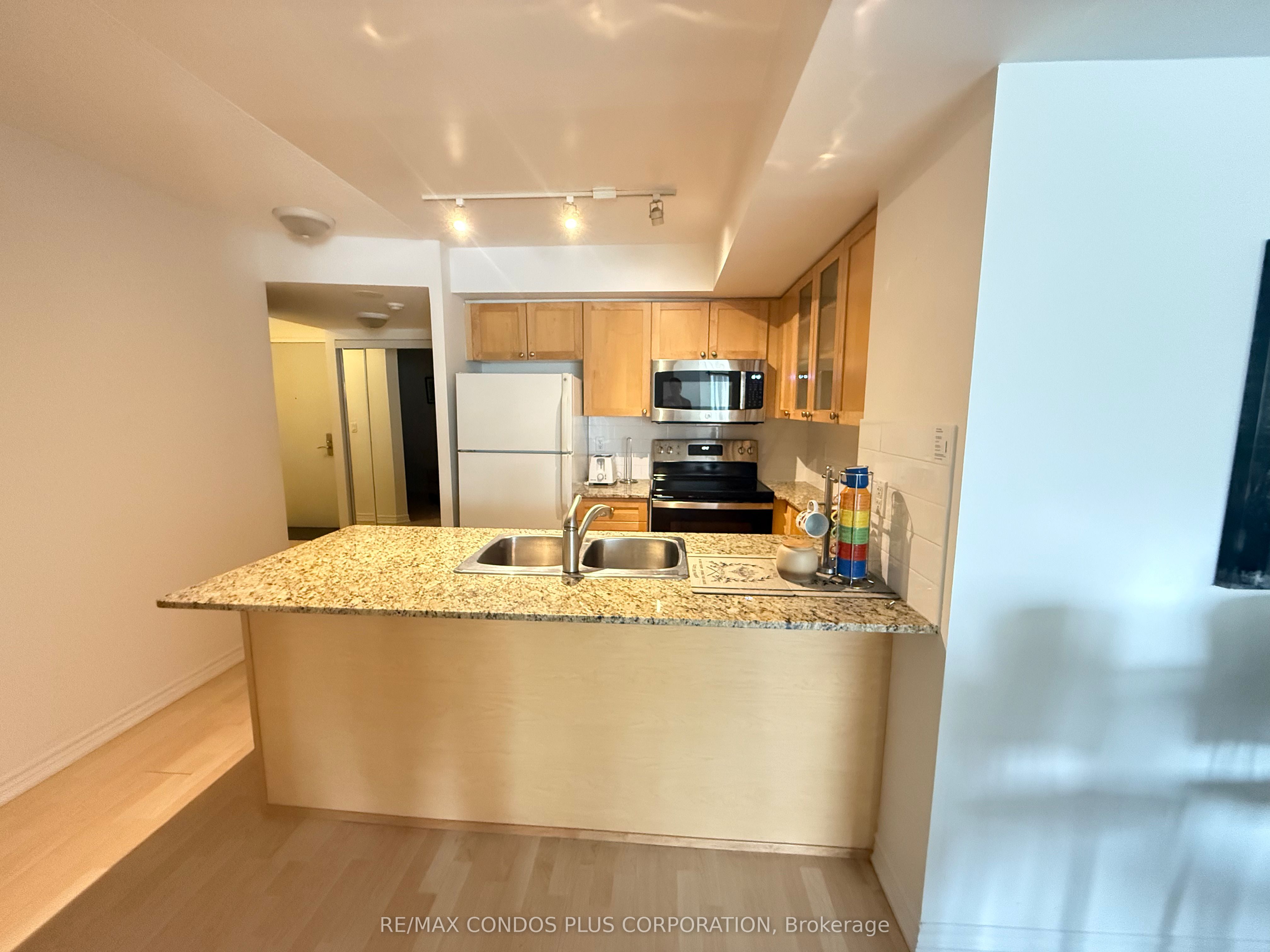 Unit 1402 - 761 Bay Street, Toronto 3