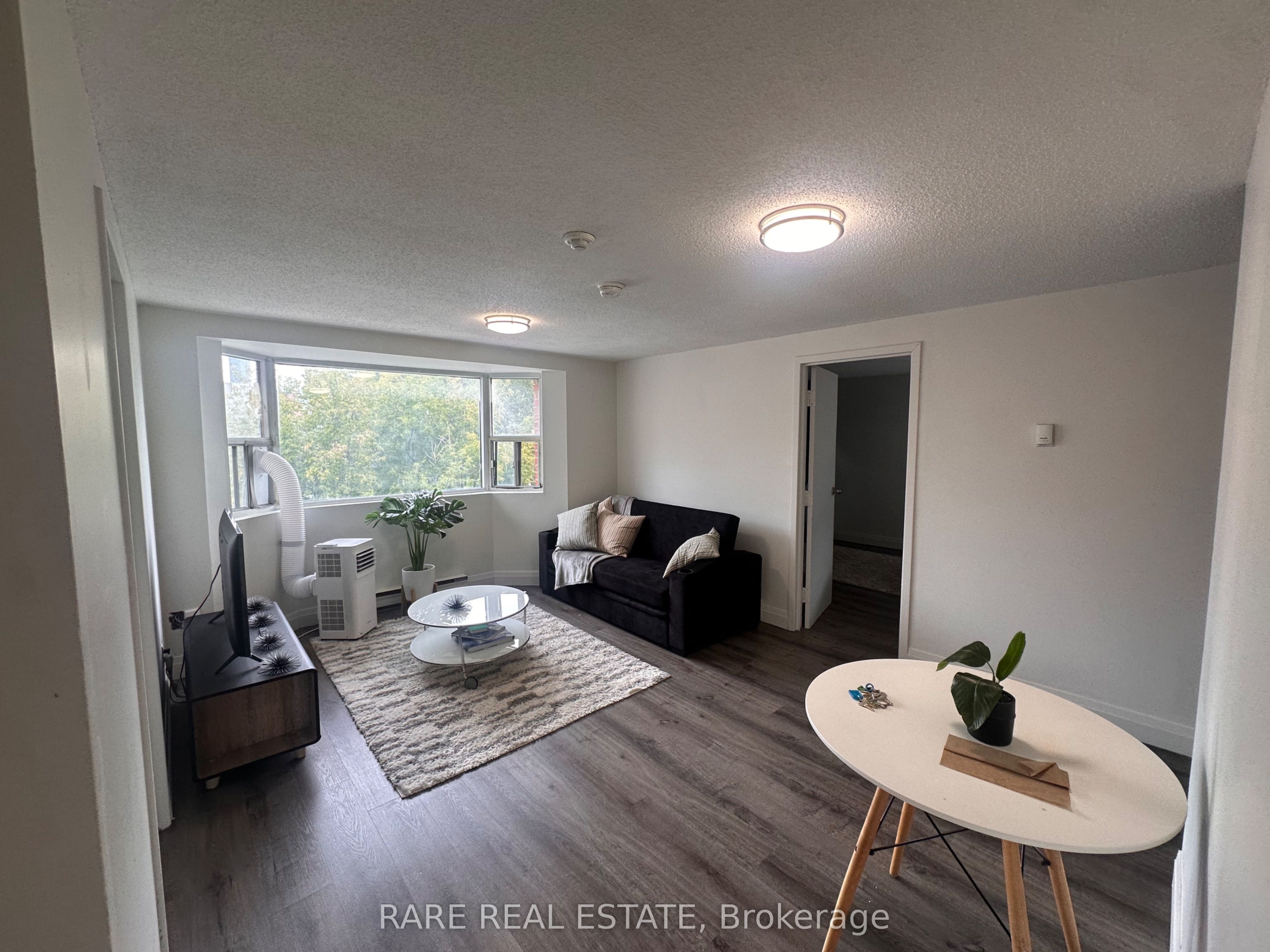 Unit 12 - 99 Bellevue Avenue, Toronto 2