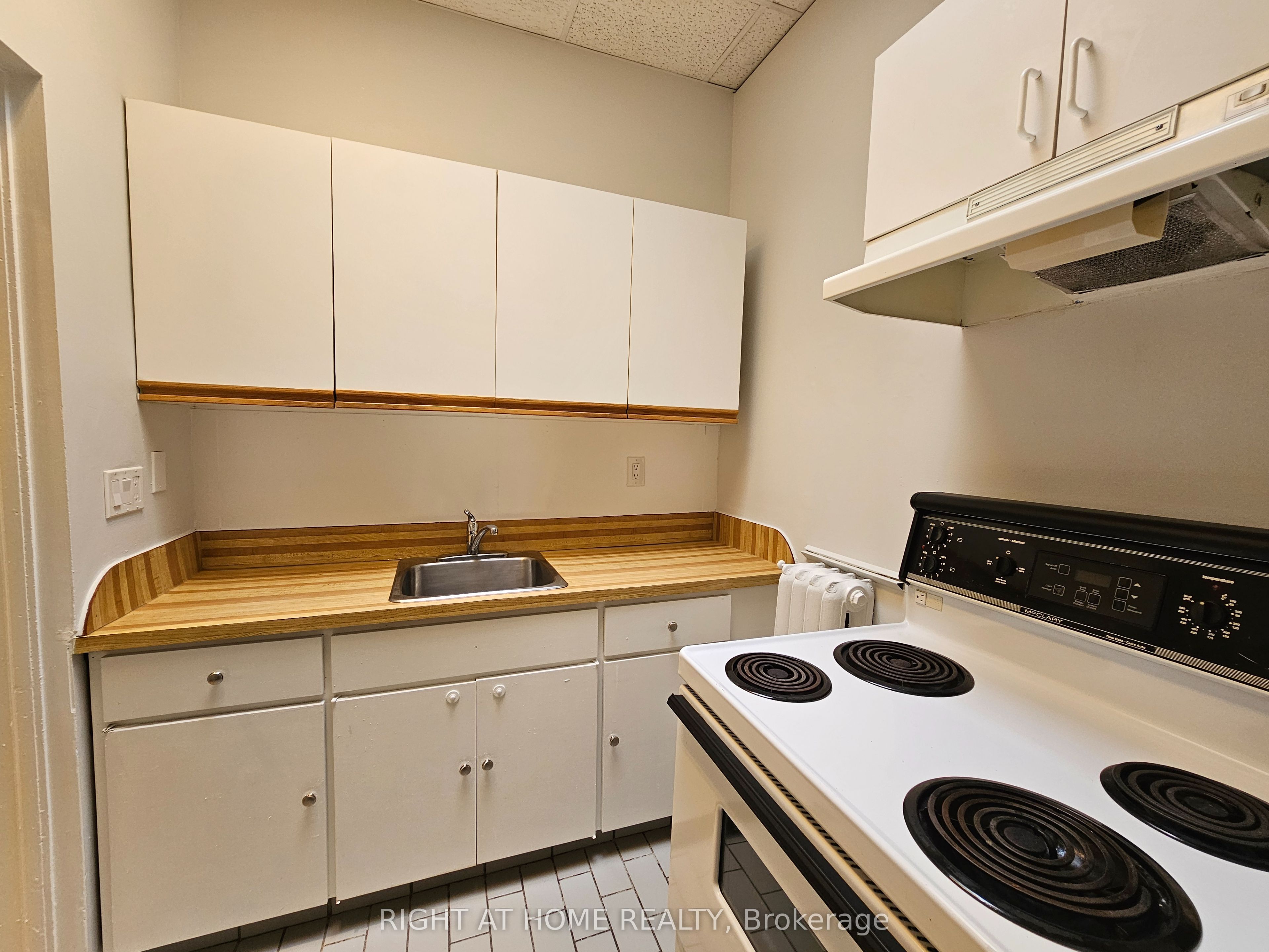 Unit 6 - 516 Yonge Street, Toronto 5