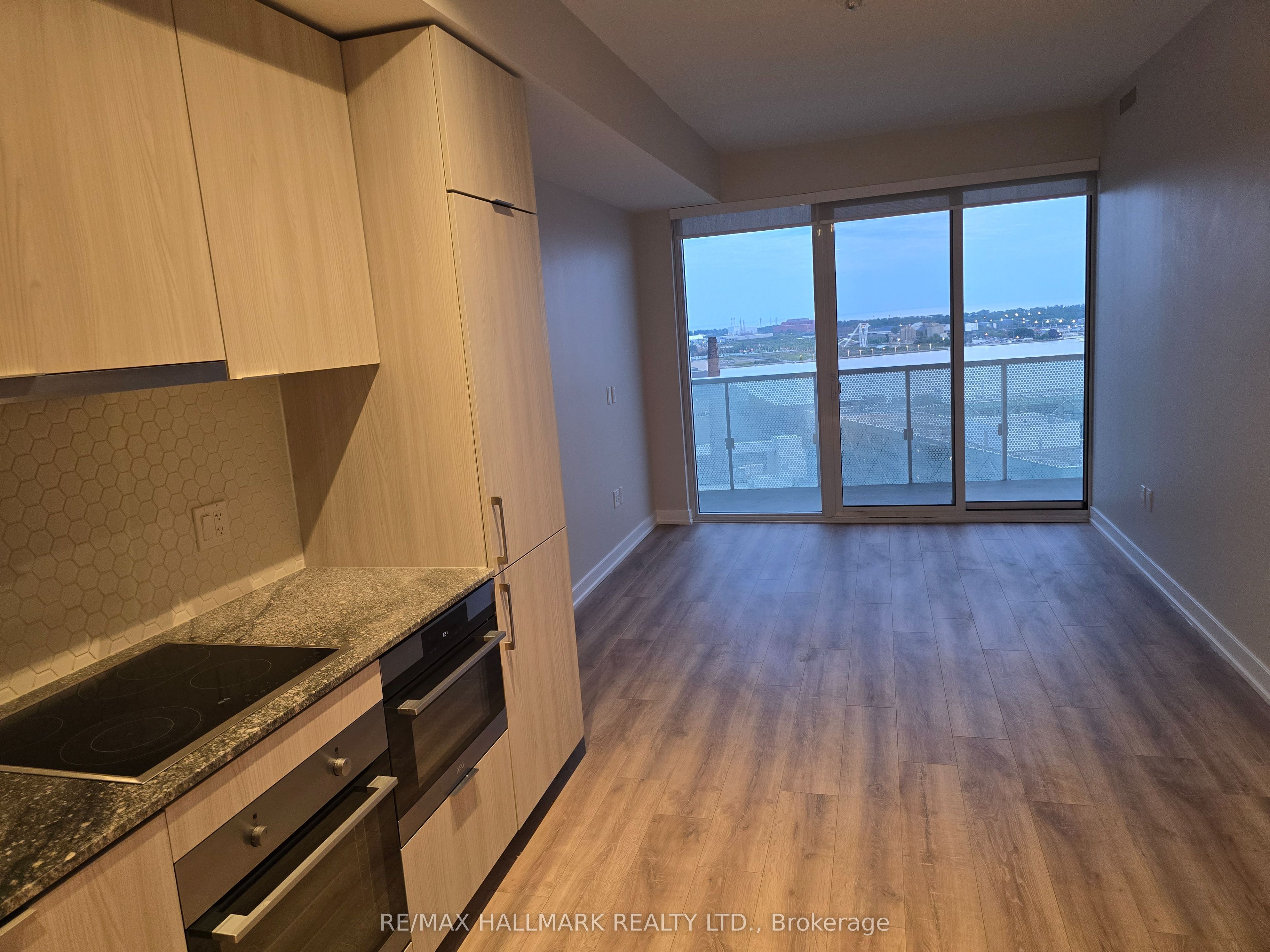 Unit 2210 - 15 Queens Quay E, Toronto 4