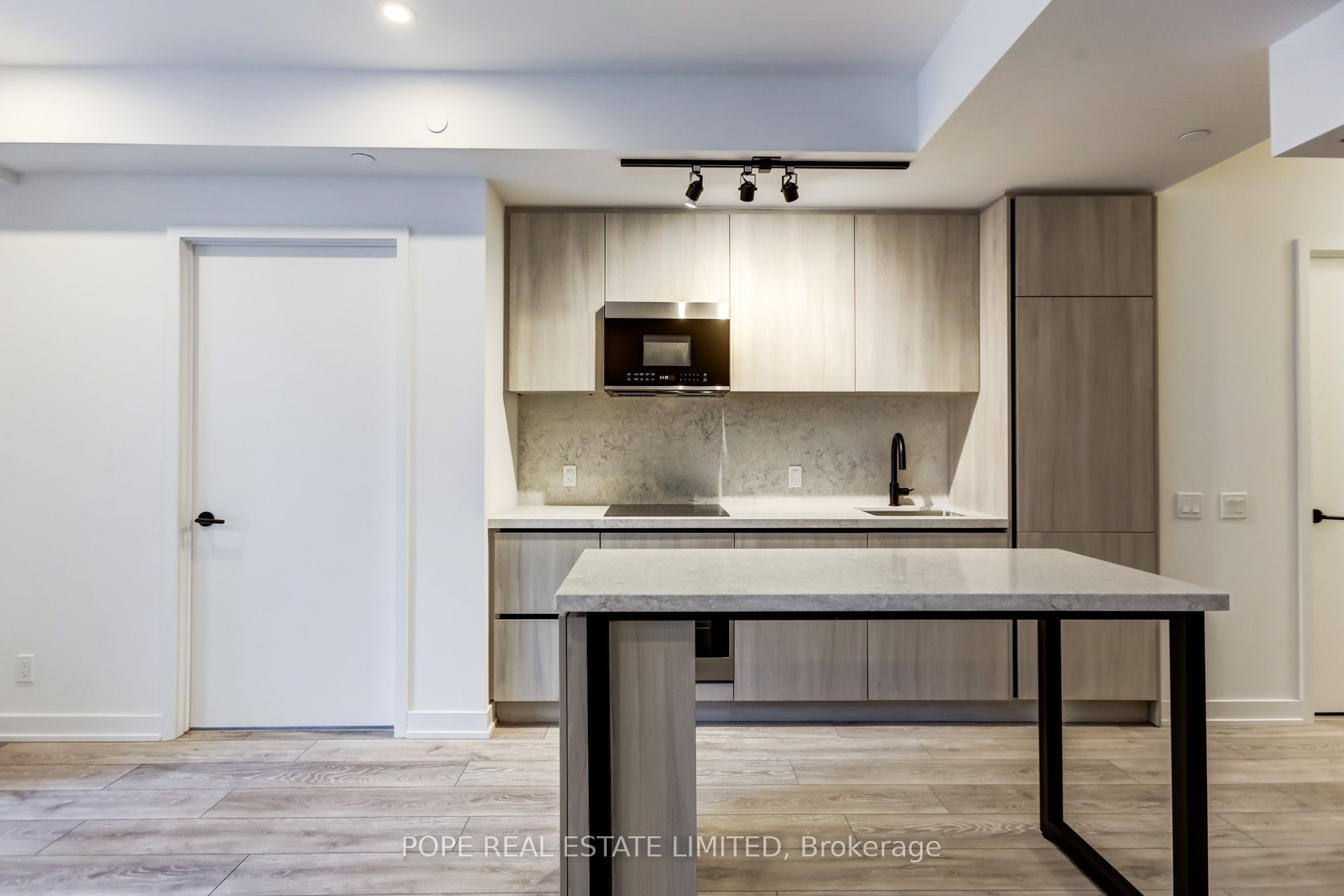 Unit 806 - 108 Peter Street, Toronto 3