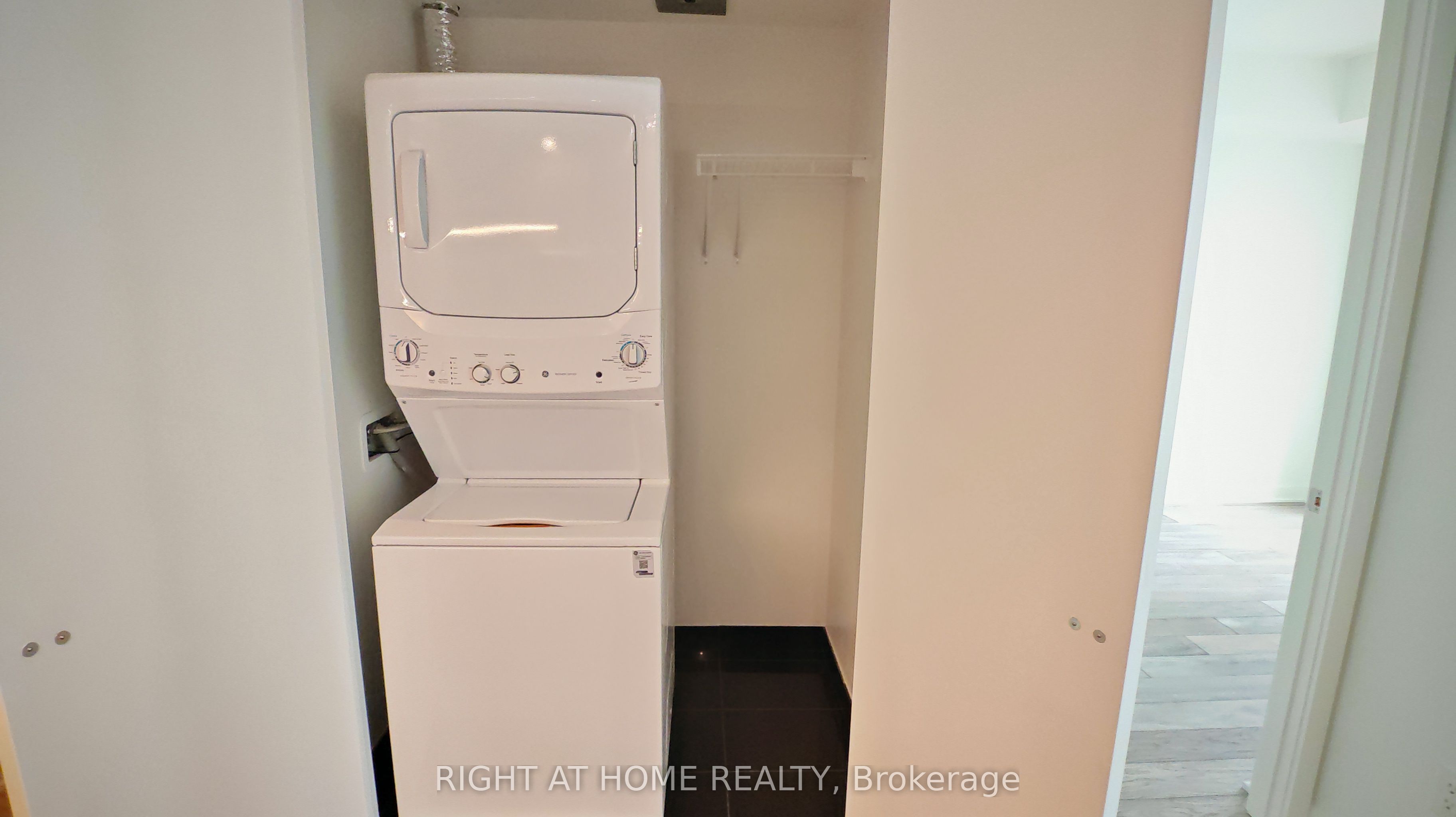 Unit 4005 - 11 Yorkville Avenue, Toronto 5