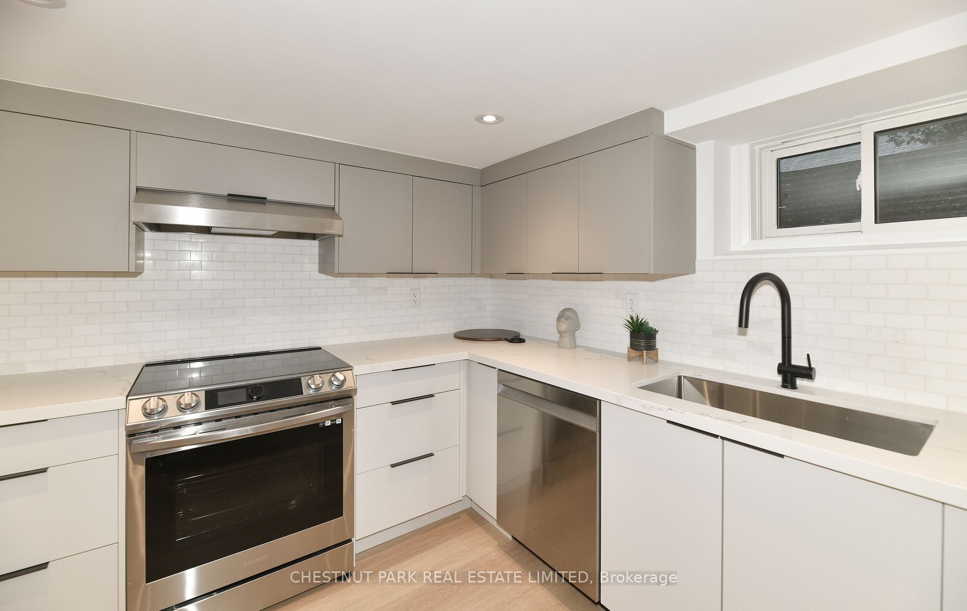 Unit lower - 11 Rose Park Crescent, Toronto 5