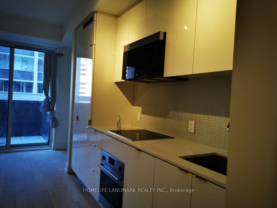 Unit 506 - 7 Grenville Street, Toronto 5