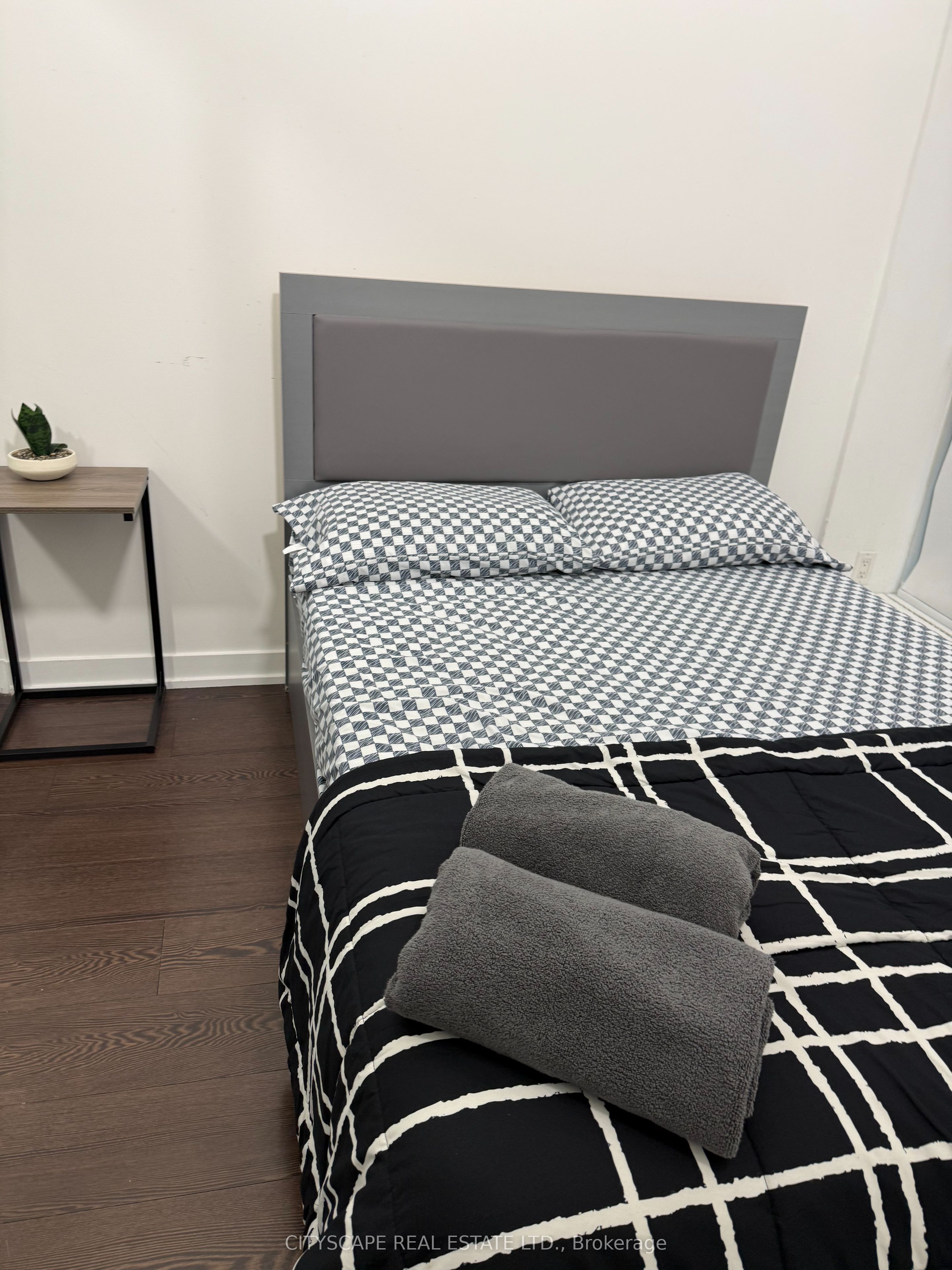 Unit 3 - 20 Bruyeres Mews, Toronto 5