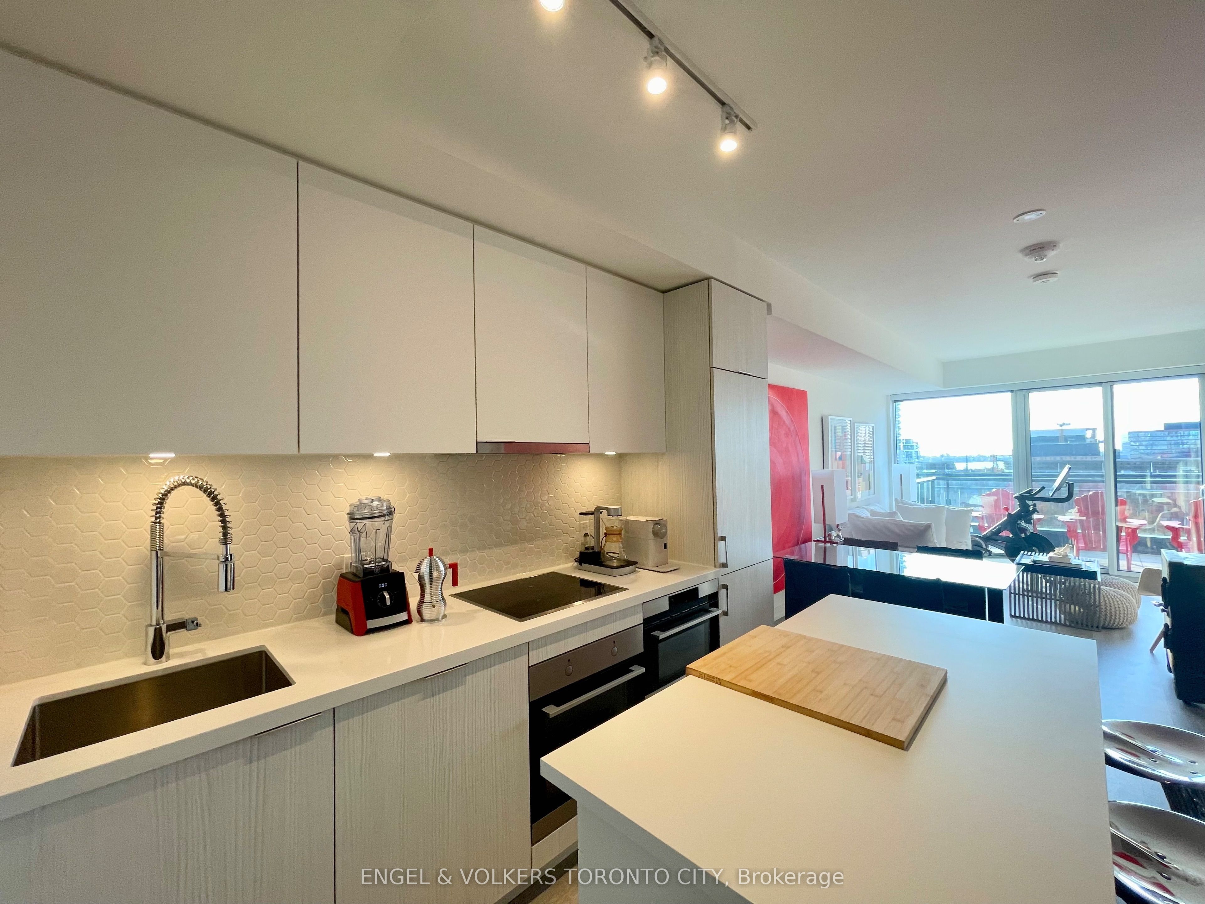 Unit 822 - 158 Front Street E, Toronto 5