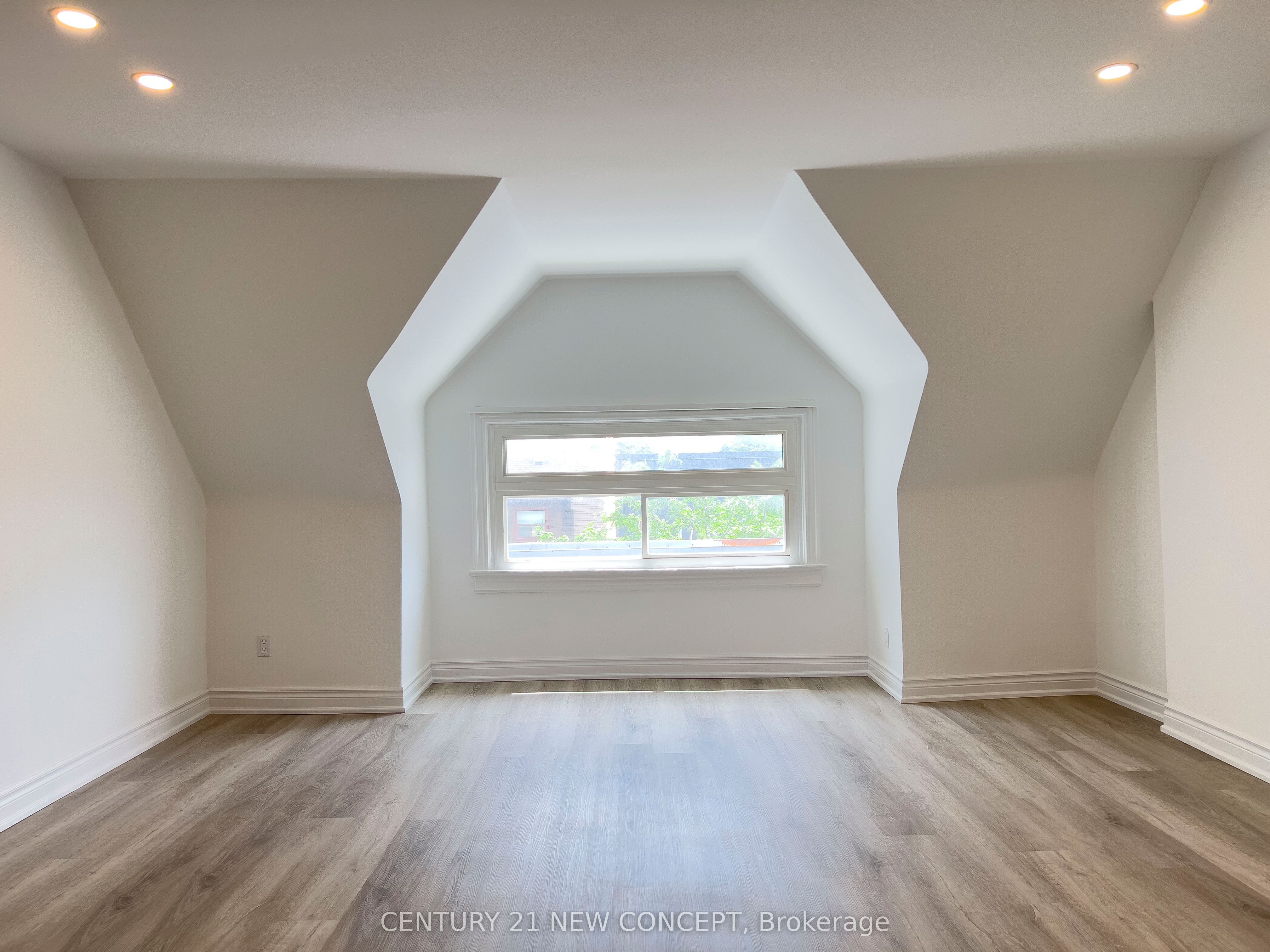 Unit 3rd Floor - 706 Bloor Street N, Toronto 4