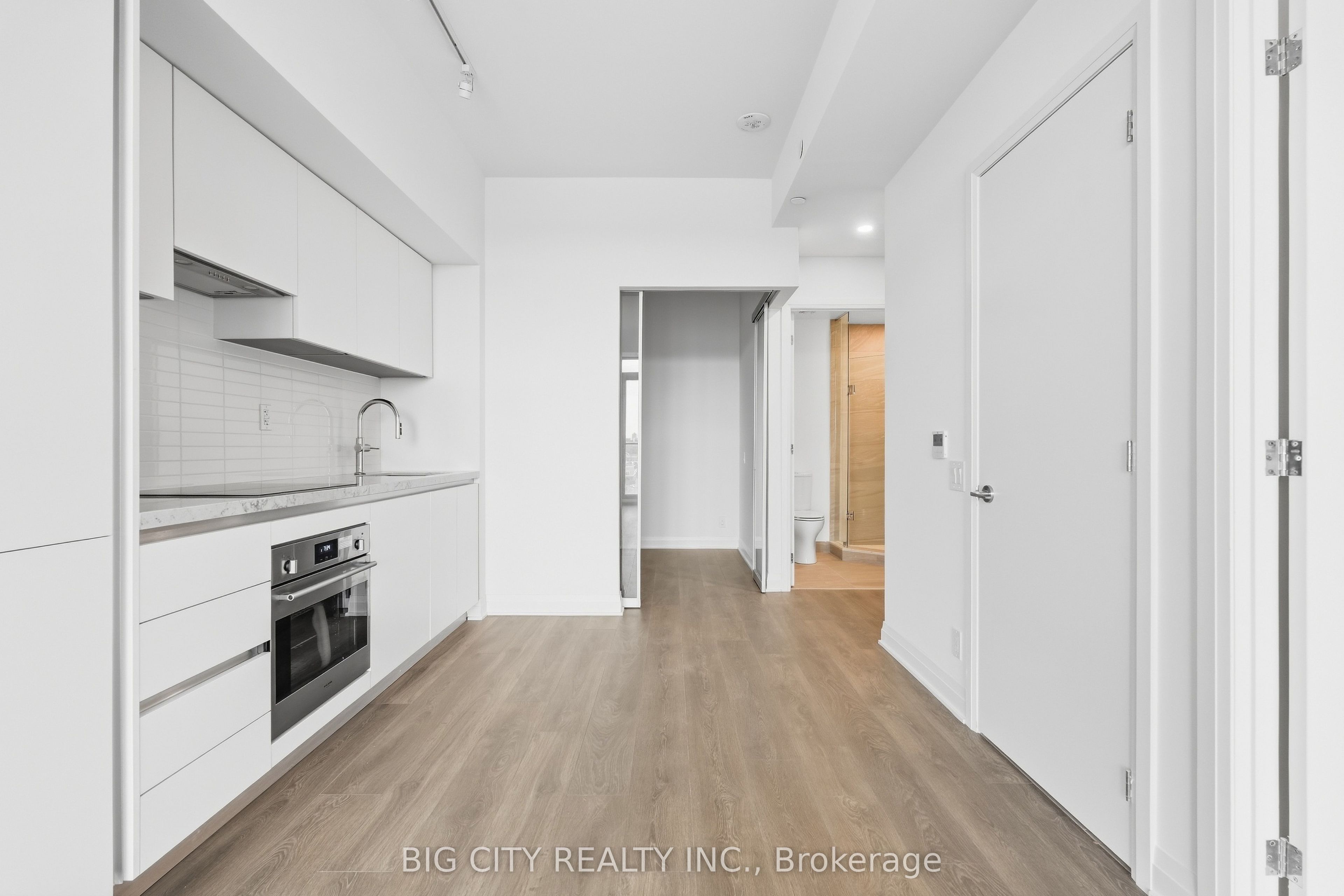 Unit 1011 - 25 Frederick Todd Way, Toronto 5