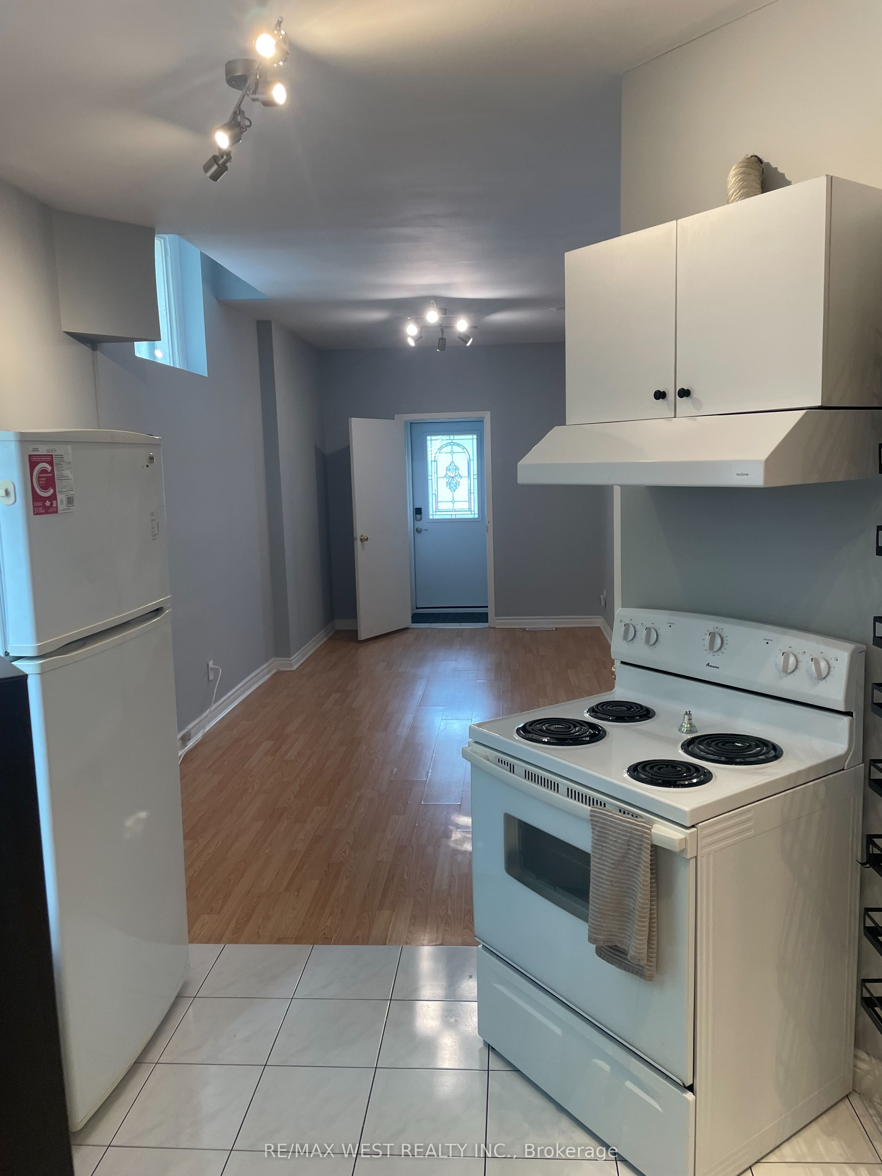 Unit Main Floor - 281 Howland Avenue, Toronto 5