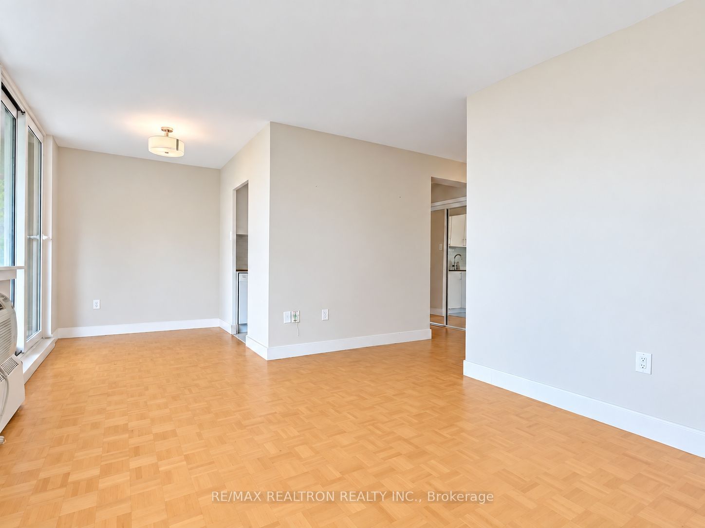 Unit 206 - 485 Huron Street, Toronto 4