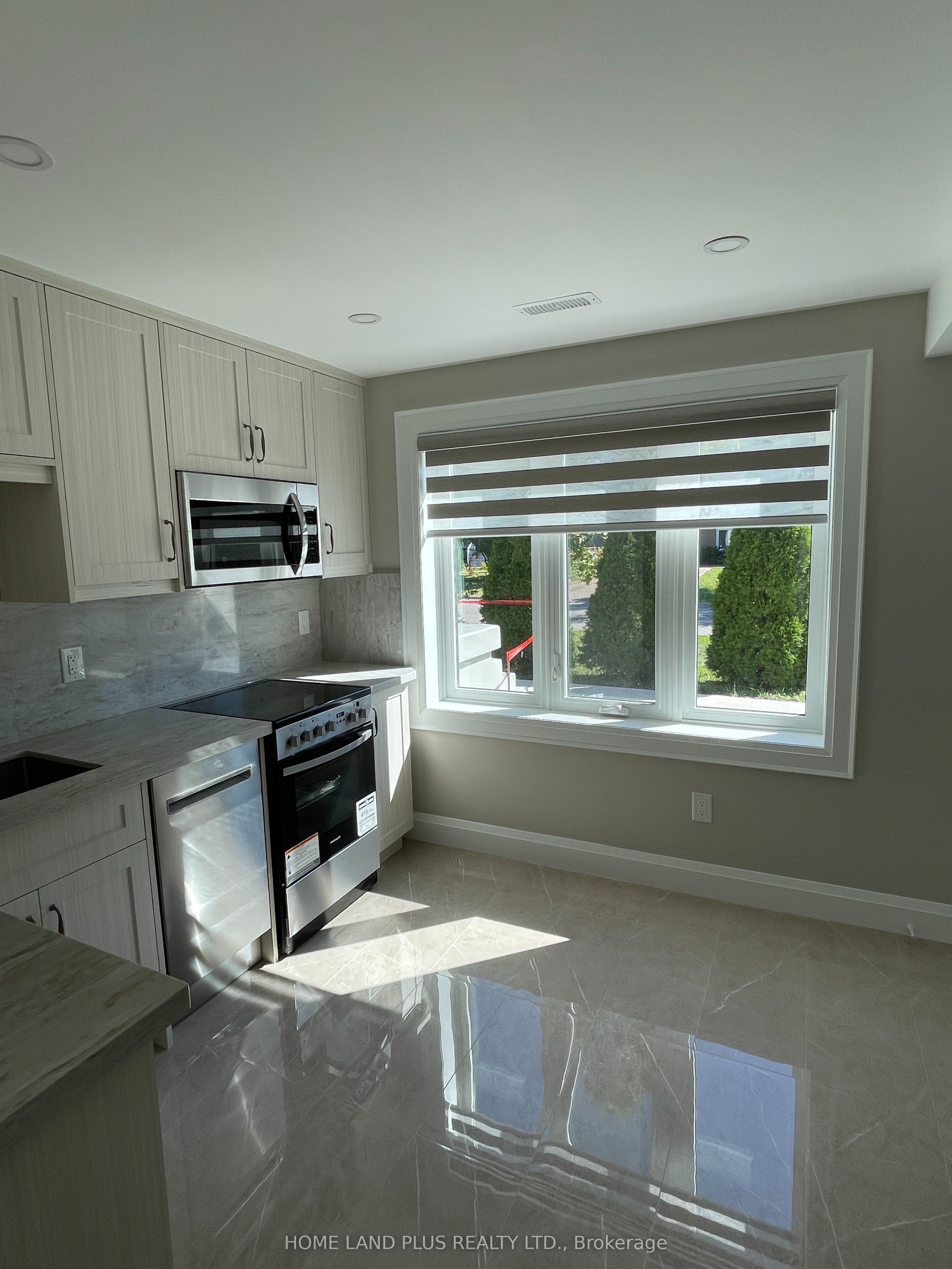 Unit Bsm unit - 42 Lissom Crescent, North York 5
