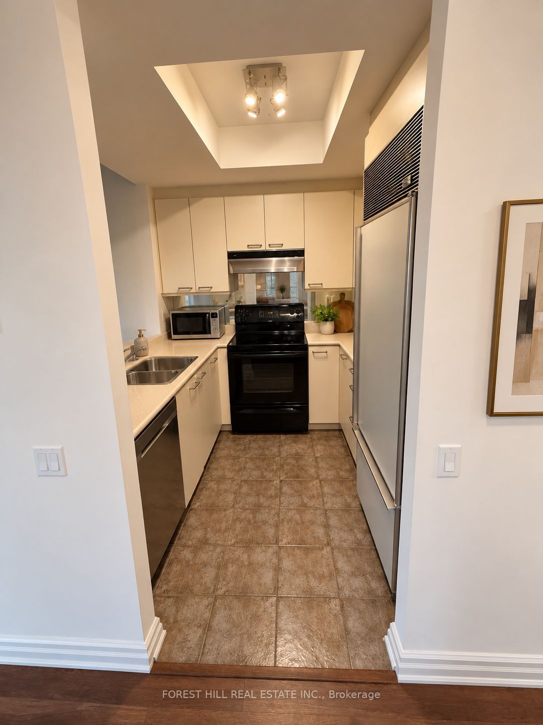 Unit 802 - 38 Avenue Road, Toronto 4