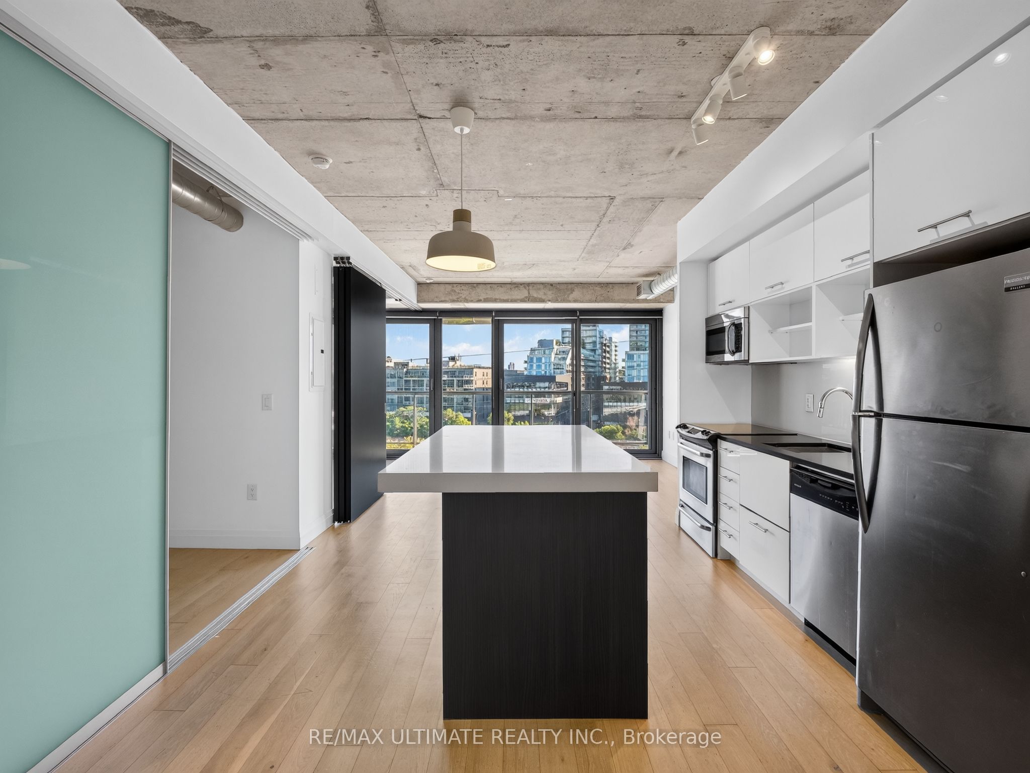 Unit 701 - 32 Trolley Crescent, Toronto 4