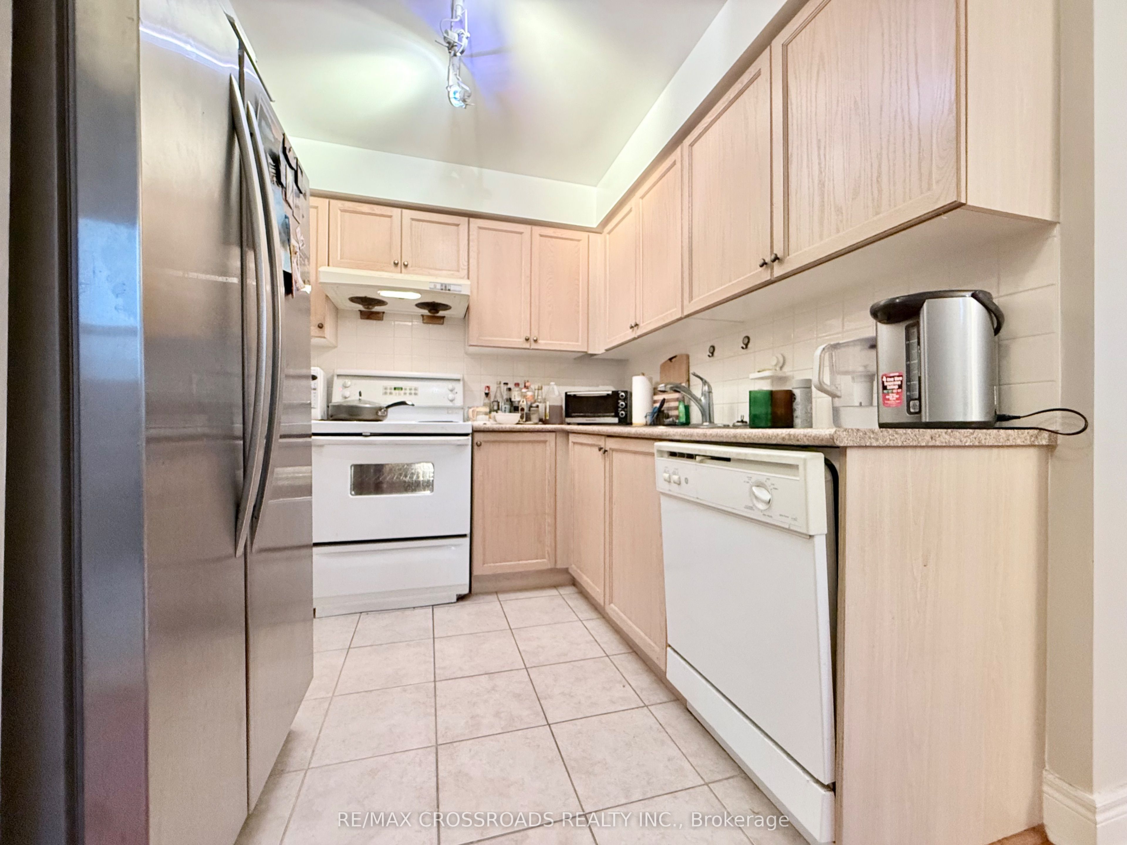 Unit 603 - 1 Clairtrell Road, North York 4