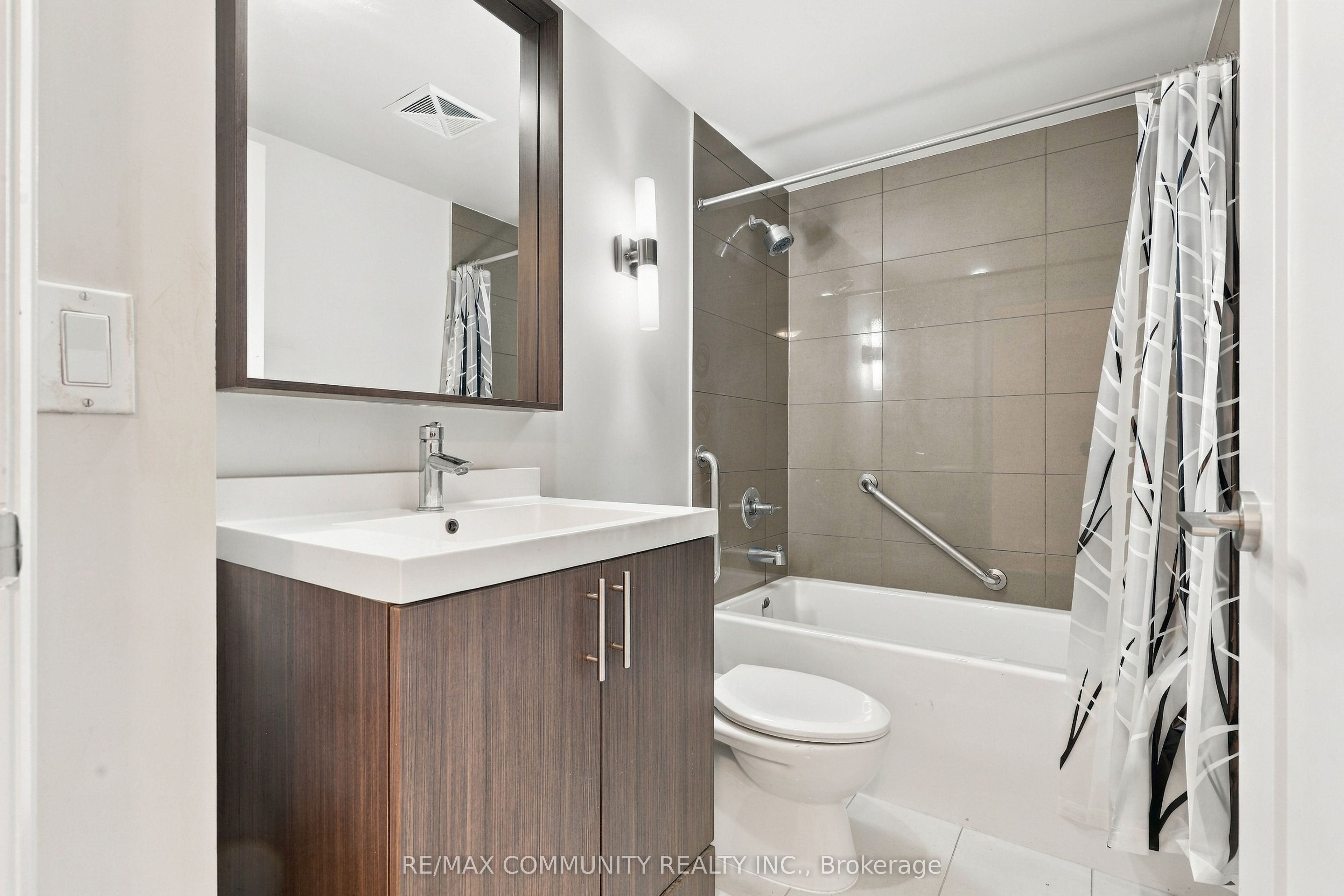 Unit 2111 - 18 Graydon Hall Drive, North York 4