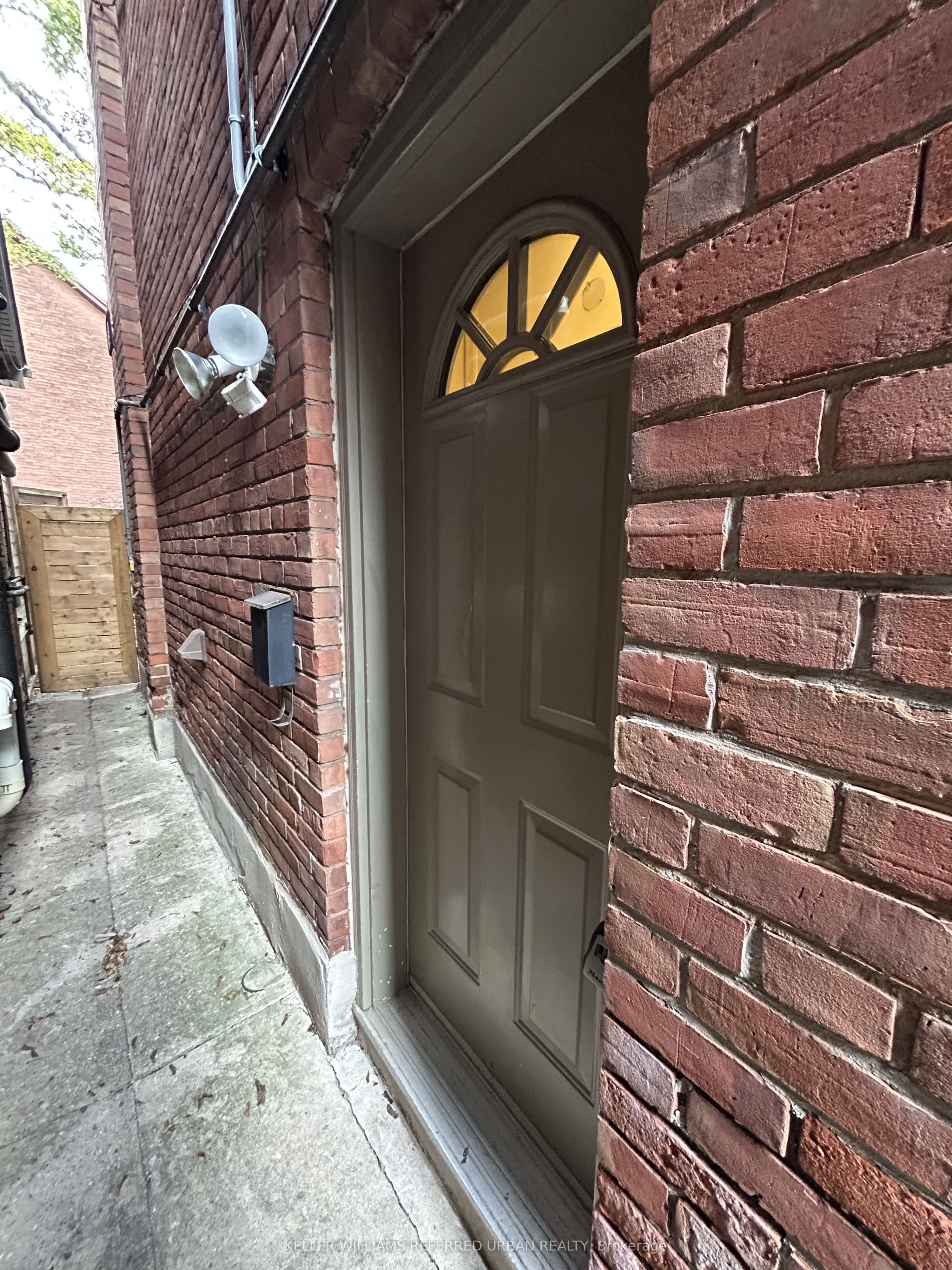 63 Hilton Avenue, Toronto 2