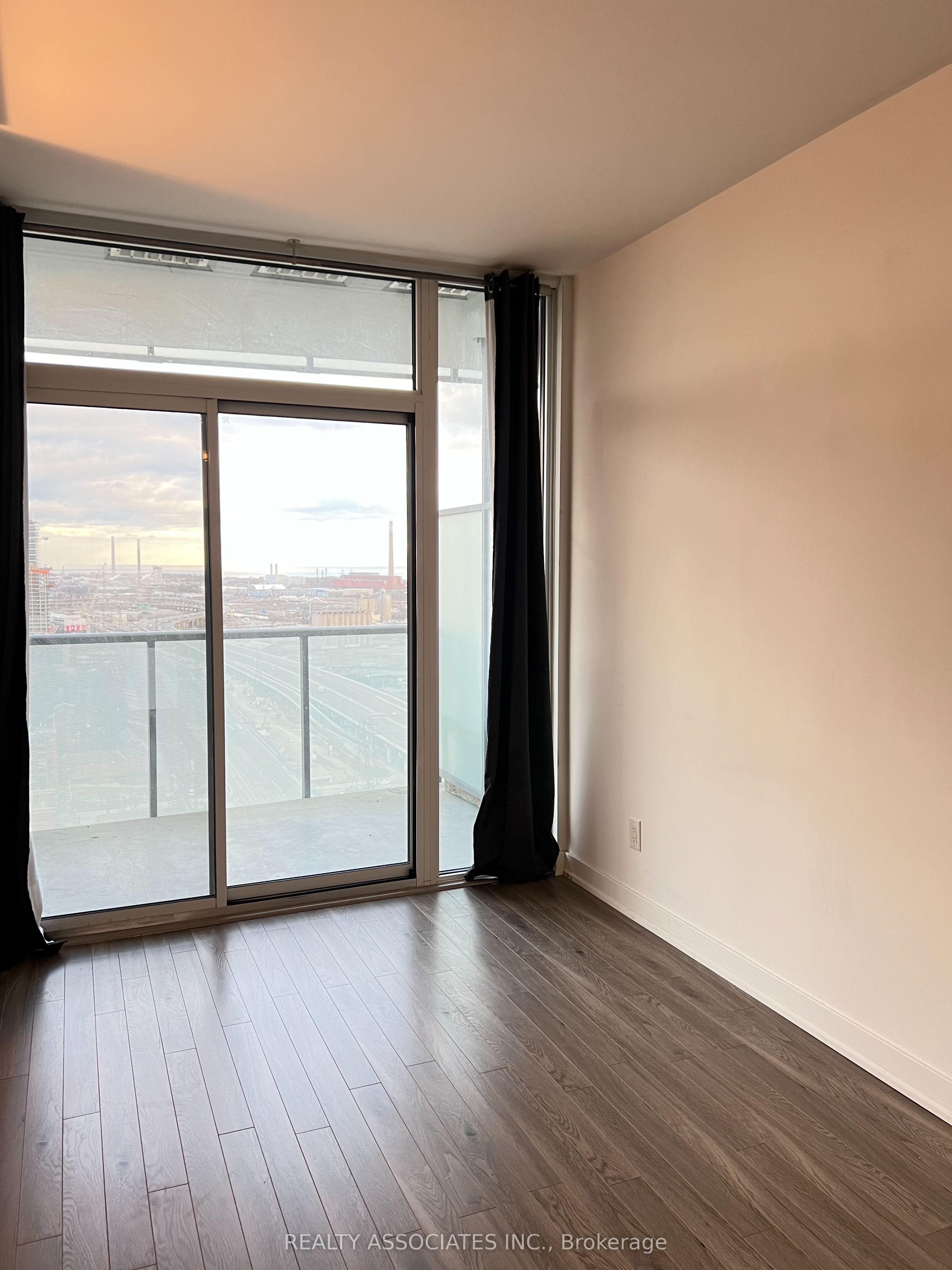 Unit 2807 - 1 Market Street, Toronto 3