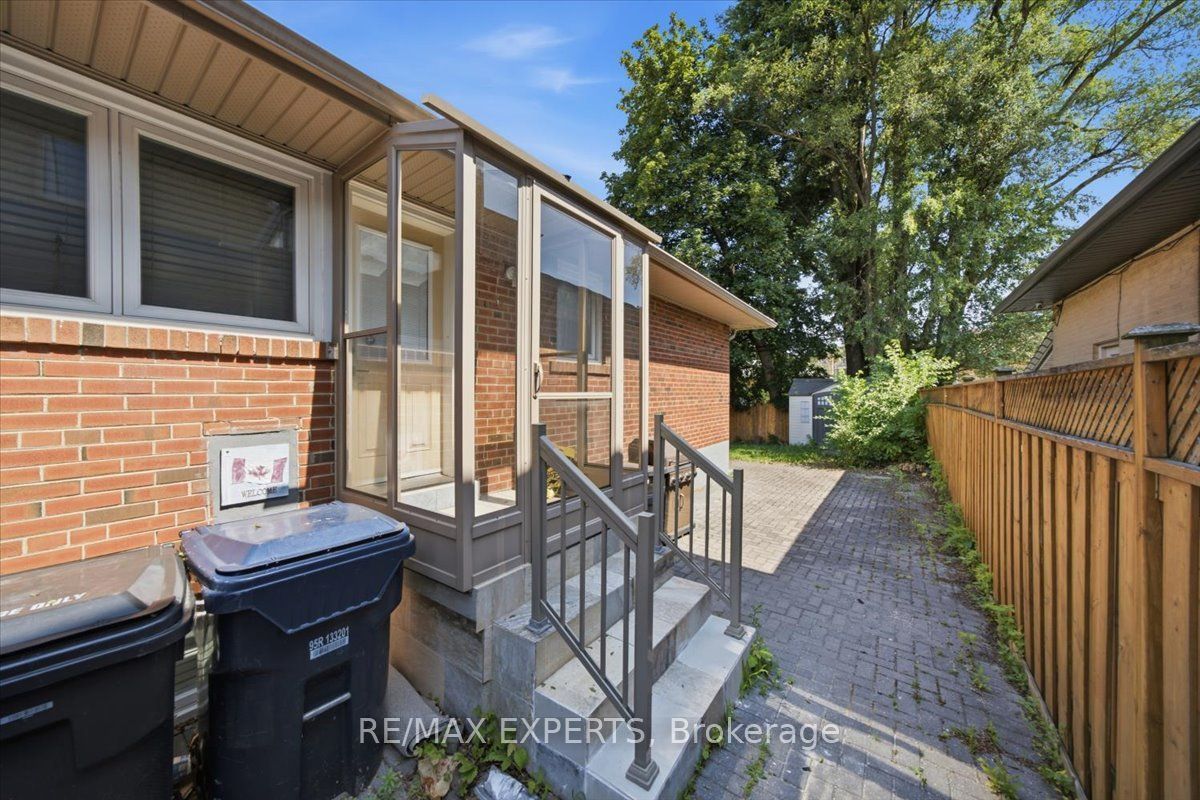 Unit Lower - 51 Clifton Avenue, North York 4